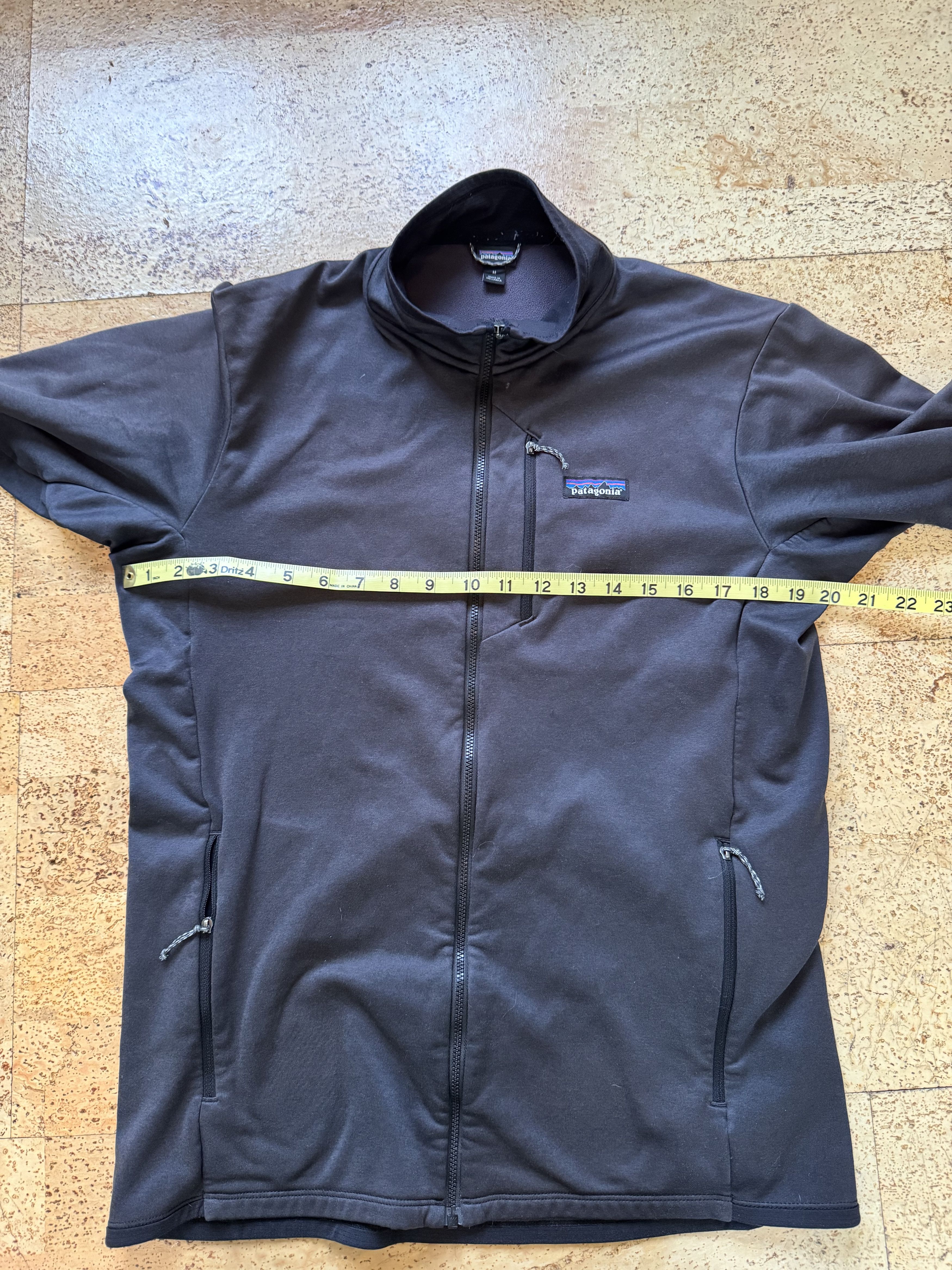 Patagonia R1 Thermal Jacket Size US M / EU 48-50 / 2 - 3 Thumbnail