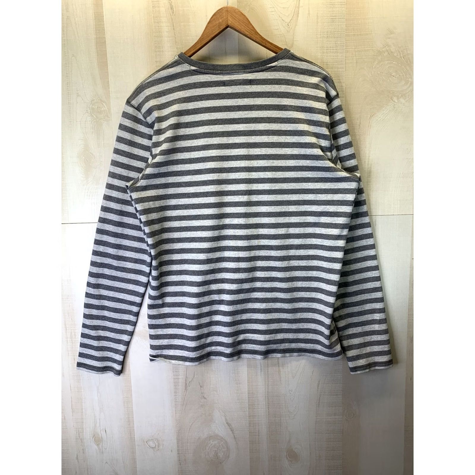 Banana Republic Banana Republic Mens SZ M Gray Stripe V Neck Tight Knit Long Sleeve Shirt -3320 -Pre-Owned Size US M / EU 48-50 / 2 - 6 Thumbnail