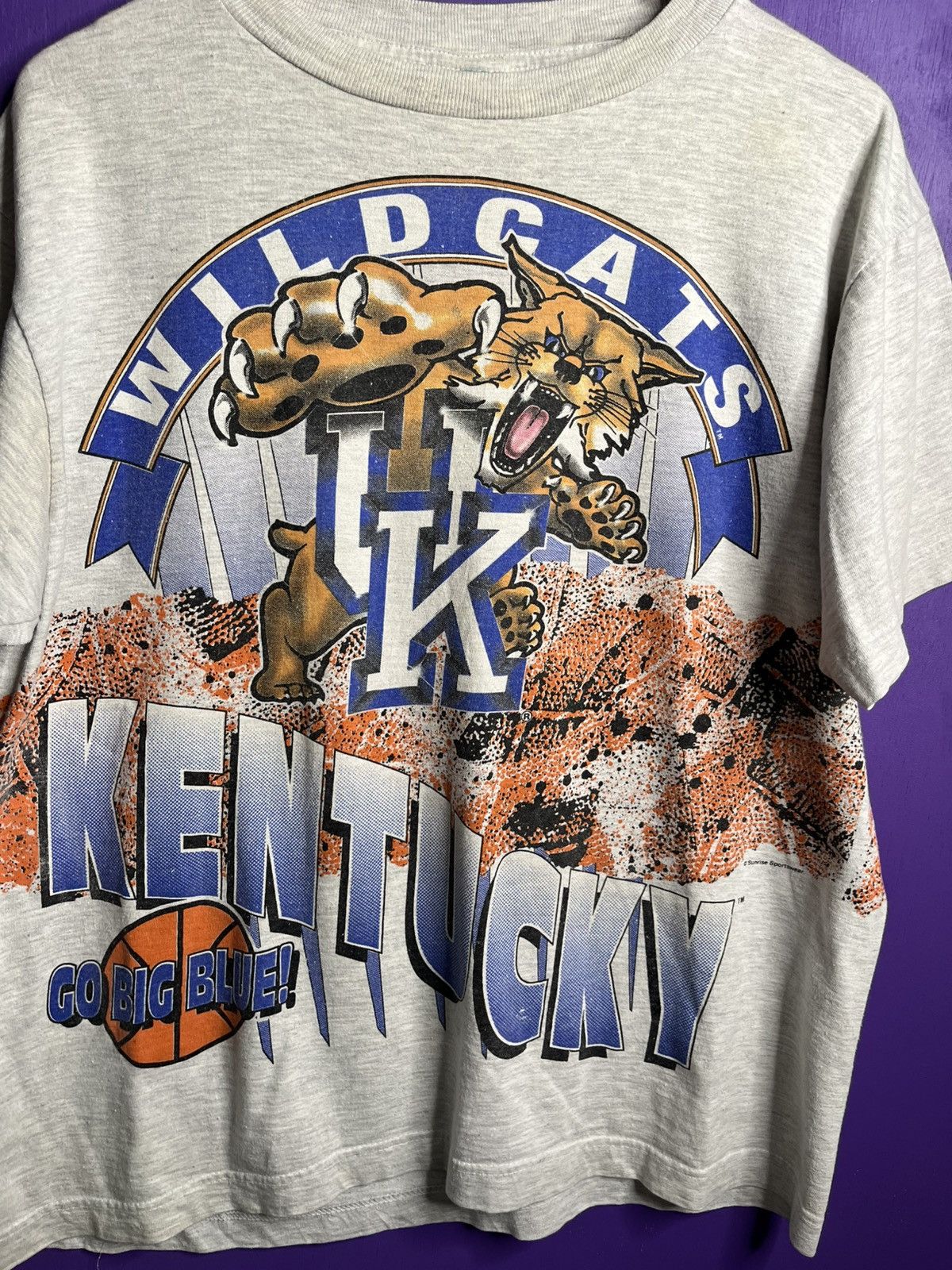 Vintage Vintage 90s Kentucky wildcats ball AOP t-shirt Size US L / EU 52-54 / 3 - 3 Thumbnail