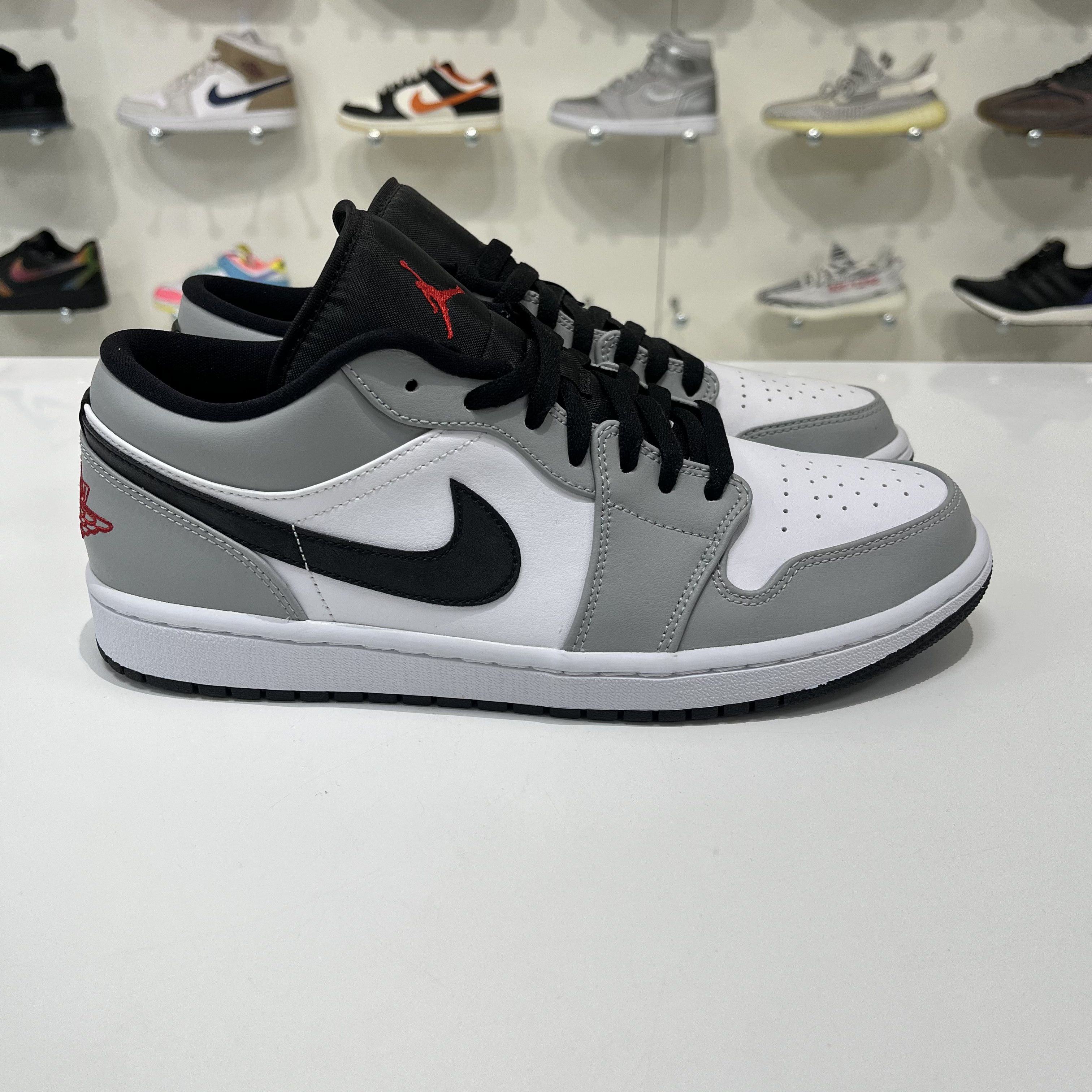 Nike Air Jordan 1 Low Light Smoke Grey Size US 10 / EU 43 - 4 Thumbnail