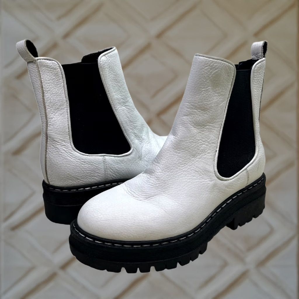Marc Fisher Marc Fisher Chelsea Platform Lug White Leather Boots Womens 6.5M Chelsea Boots Platform Lug Sole Size US 7 / IT 37 - 1 Thumbnail
