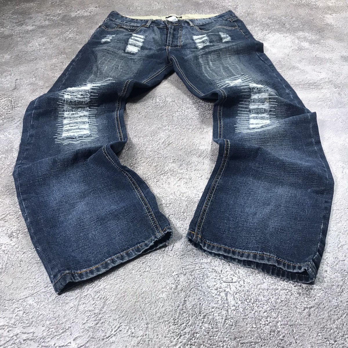 Vintage Vintage 90s Baggy Distressed Thrashed Jeans Grunge Skate 32 Size US 32 / EU 48 - 1 Thumbnail