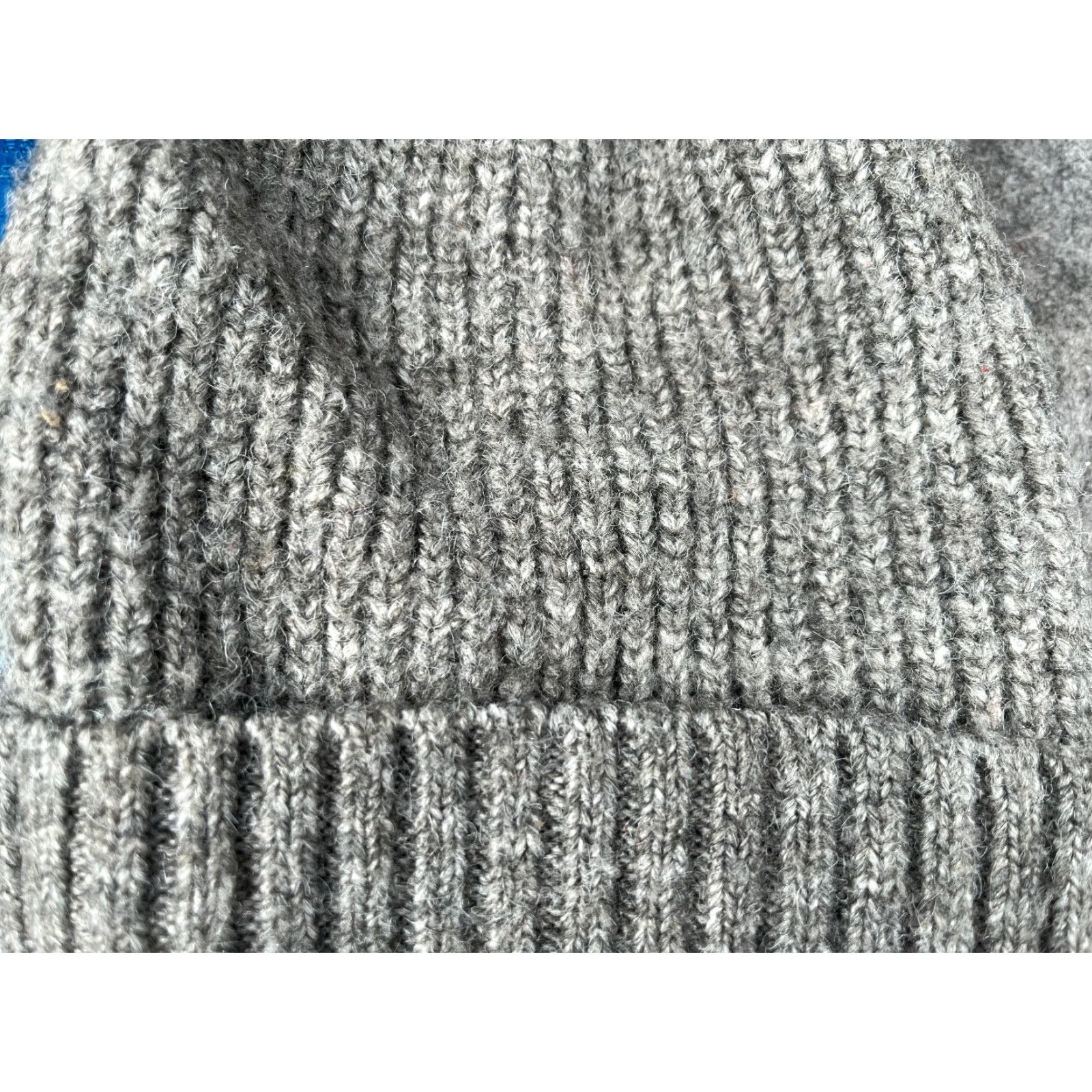 Vintage Beannie Toque Beanie Hat Adult One Size Gray Knit 100% Acrylic Pom Cuff Ski Outdoors Size ONE SIZE - 2 Thumbnail