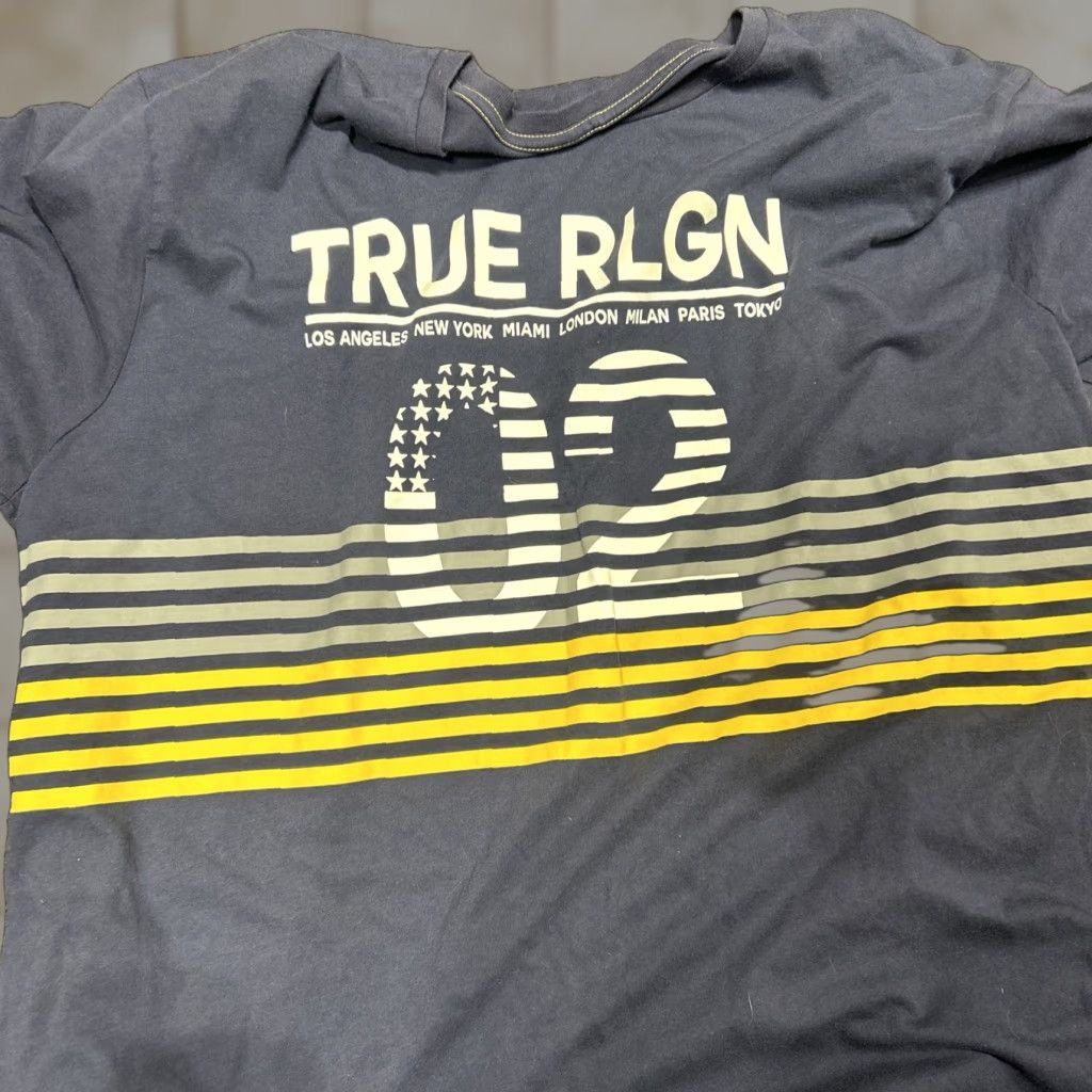 True Religion TRUE RELIGION T-SHIRT Navy Graphic Tee Flag Mens L Crew Neck Short Sleeve 100% Cotton NWT URLI Flag Motif Size US L / EU 52-54 / 3 - 1 Thumbnail