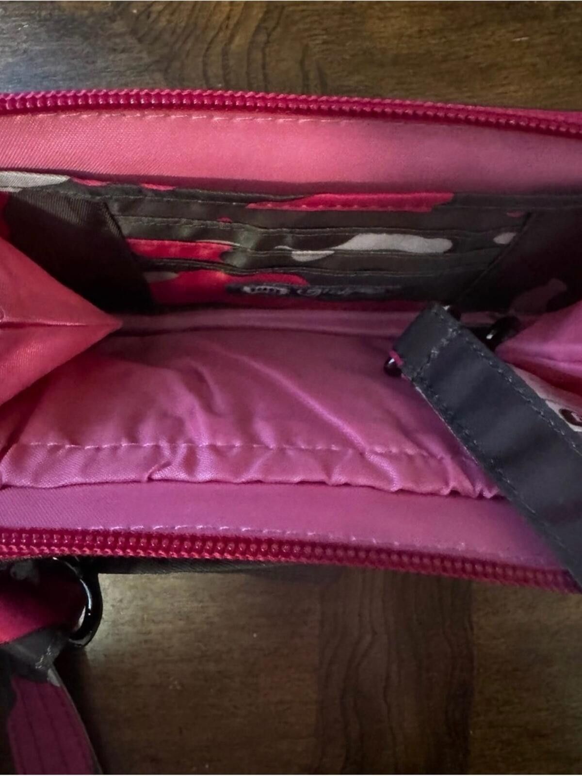 Other Lug Pink Camouflage Crossbody/Wallet/ Wristlet Size ONE SIZE - 2 Thumbnail