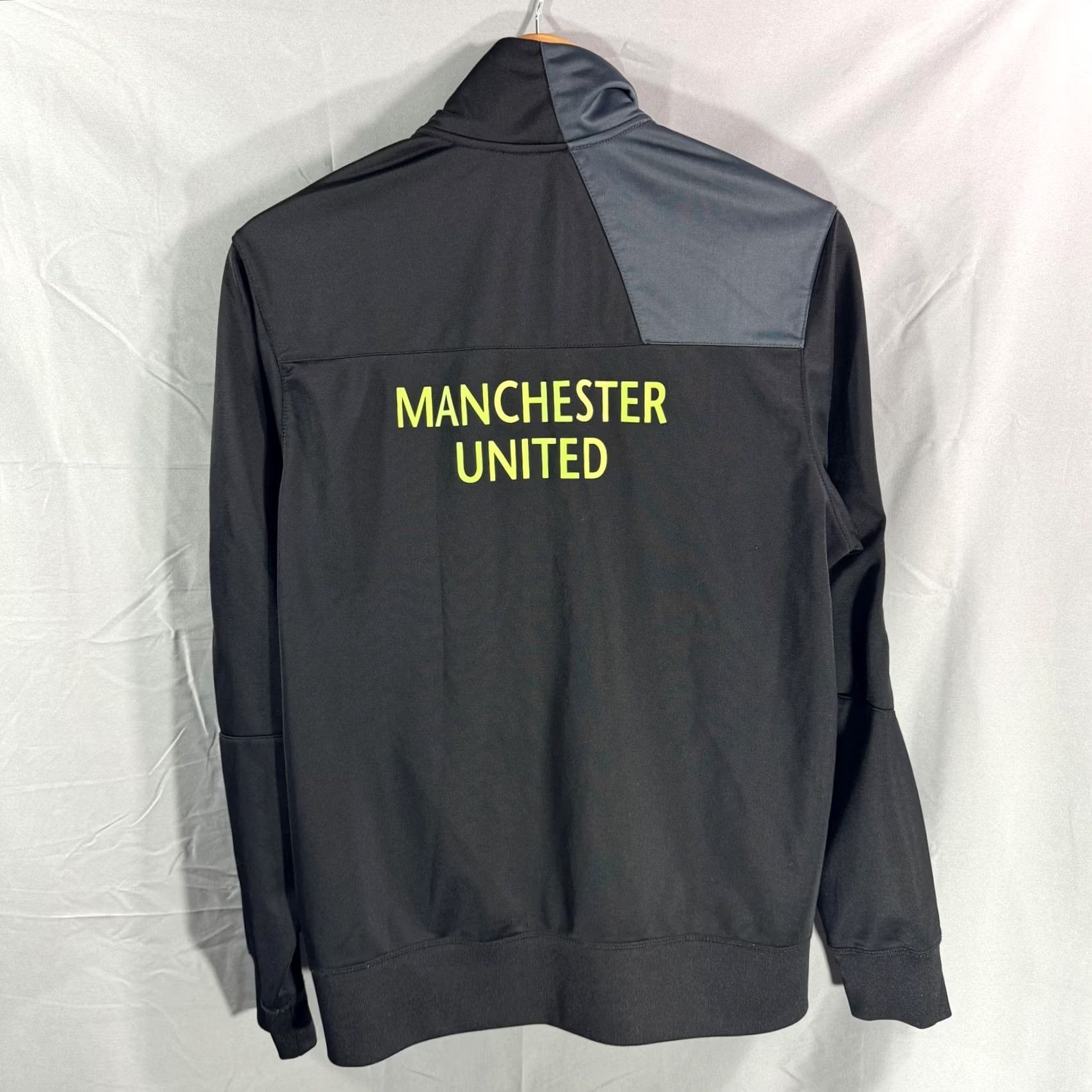 Vintage Manchester United Jacket Mens Medium Black Gray Neon Yellow Full Zip Soccer MUFC Jacket Size US M / EU 48-50 / 2 - 2 Thumbnail