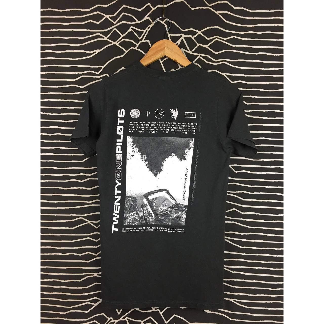 Band Tees × Vintage Vtg Y2K Twenty One Pilots Rock Band Dead Car Tee Size US S / EU 44-46 / 1 - 1 Thumbnail