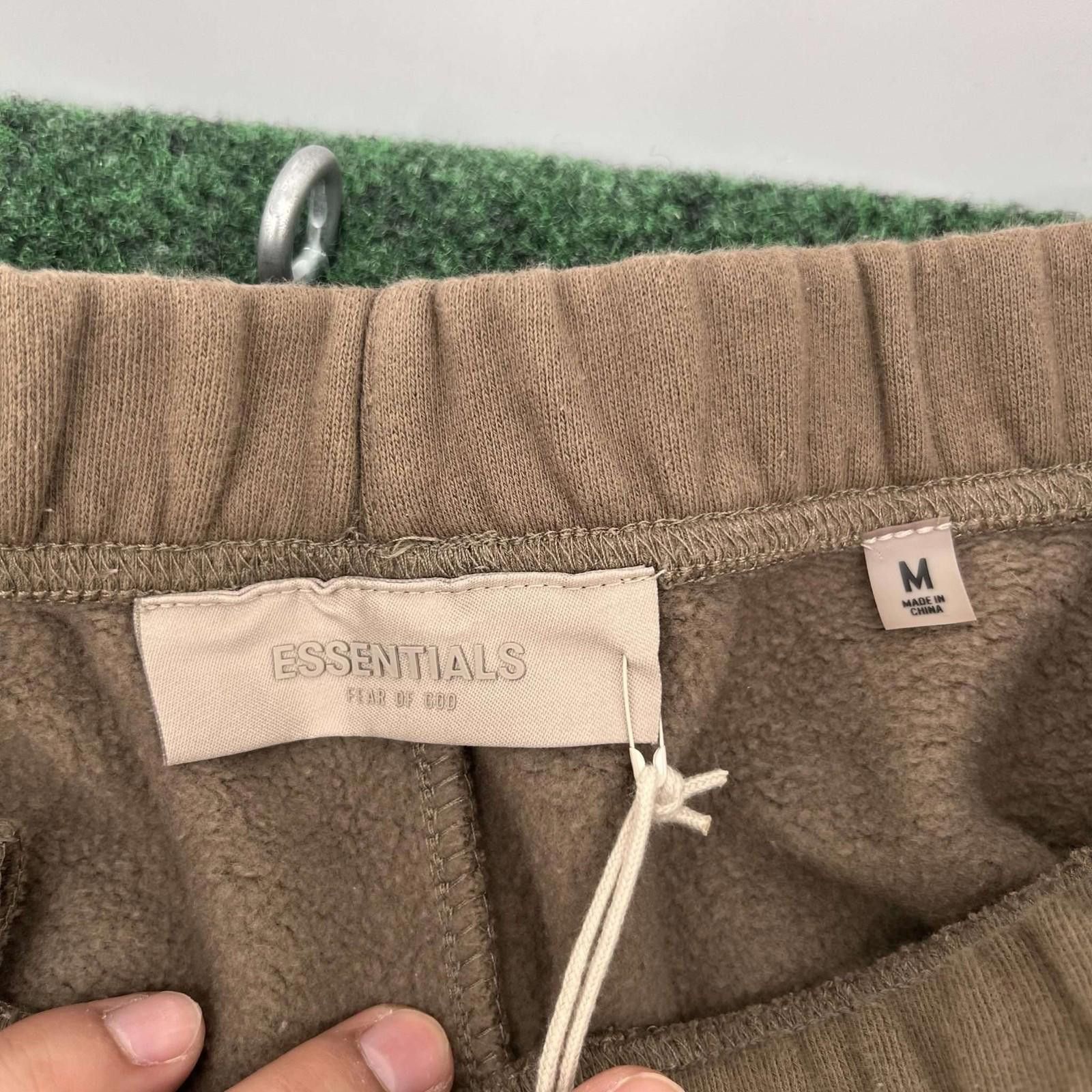 Fear of God Fear Of God Essentials Sweatpants Olive M Used Size US 32 / EU 48 - 8 Thumbnail