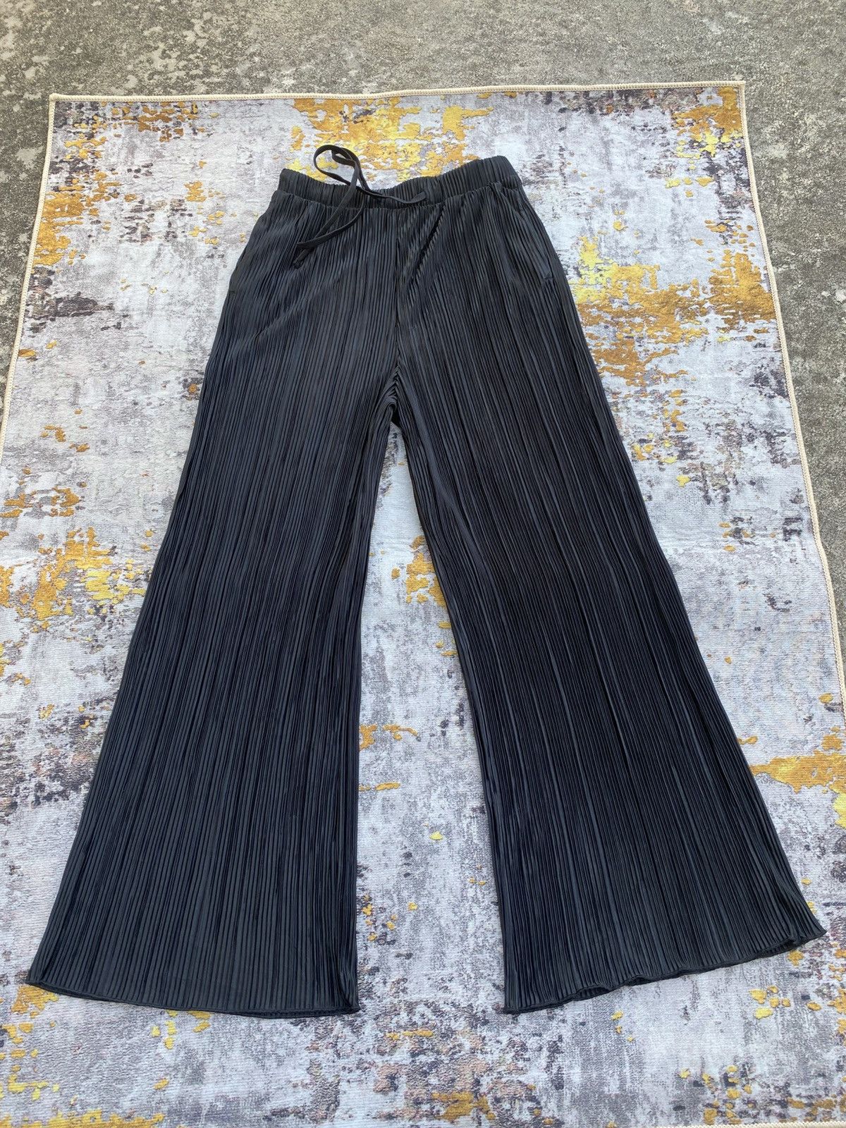 Uniqlo Gu Pleated Wide Pants Look Like Pleated Issey Miyake Style Size 25" / US 0 / IT 36 - 1 Thumbnail
