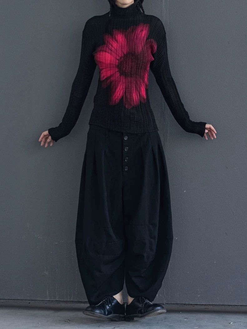 Issey Miyake Issey Miyake Black Daisy pleated top Size XS / US 0-2 / IT 36-38 - 1 Thumbnail