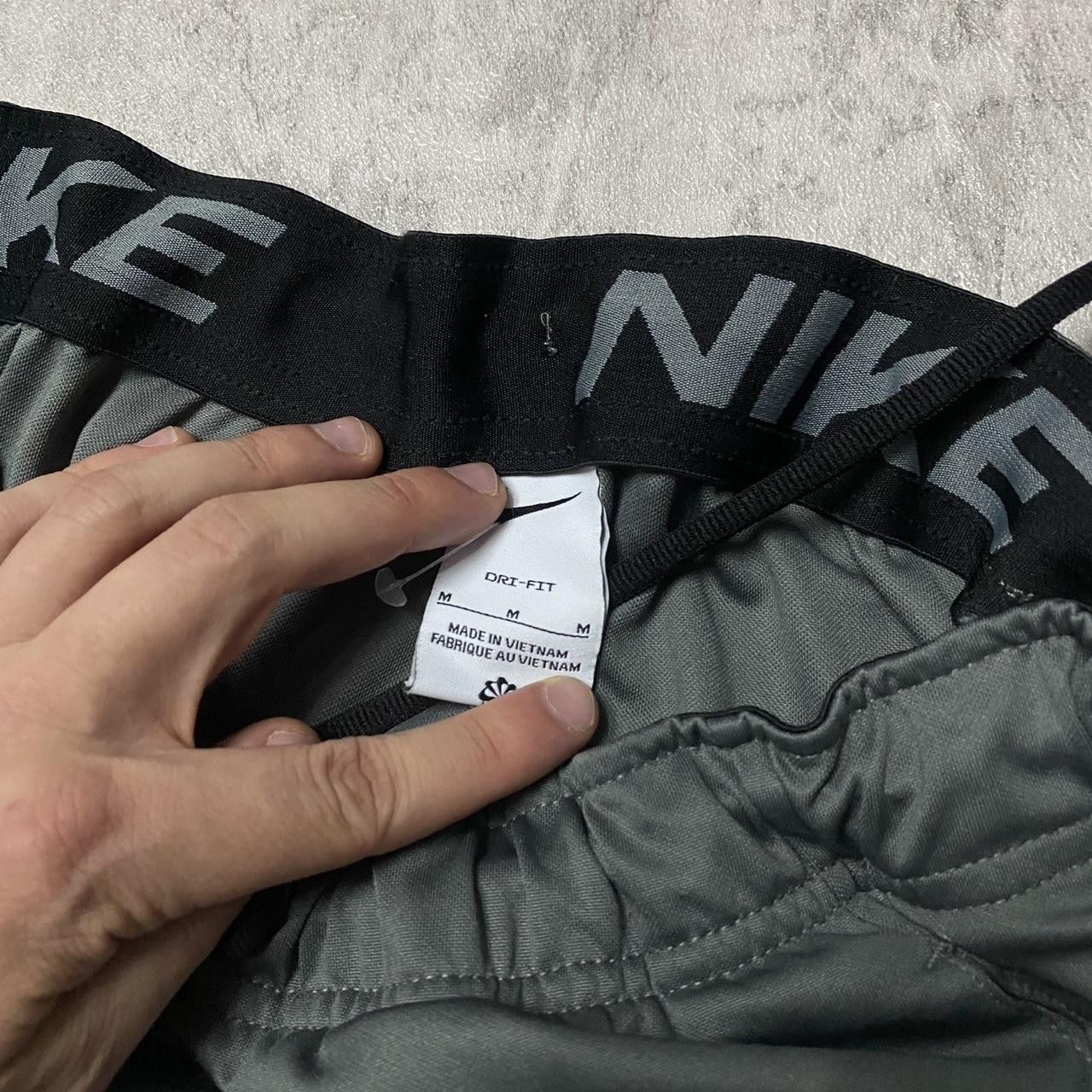 Nike Nike grey gym shorts #fitness Size US 32 / EU 48 - 2 Thumbnail