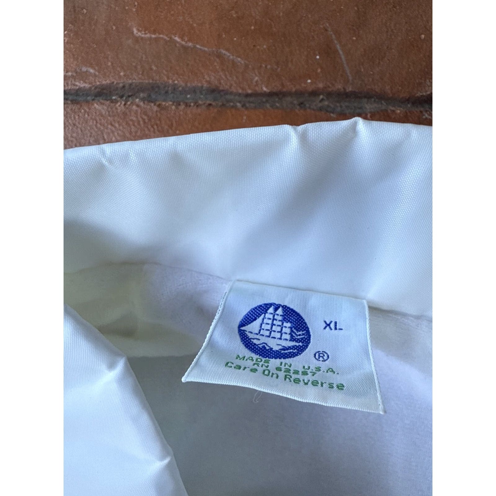 Vintage VINTAGE ILGWU Workers Union Employee Nylon Jacket XL White RARE - ILGWU - Jacket, Windbreaker, Unisex Adults, 80s, Logo, Button Closure Size US XL / EU 56 / 4 - 3 Thumbnail