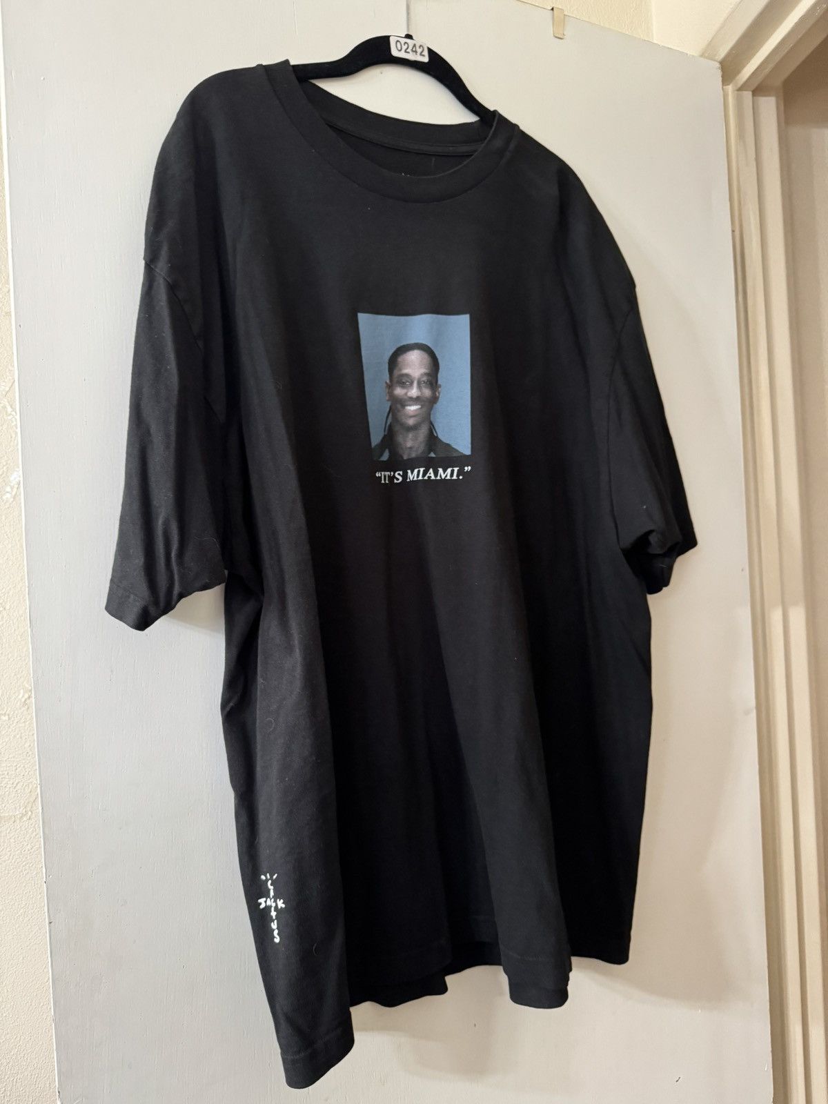 Travis Scott Cactus Jack Travis Scott black and white streetwear tee Size US XXL / EU 58 / 5 - 1 Thumbnail