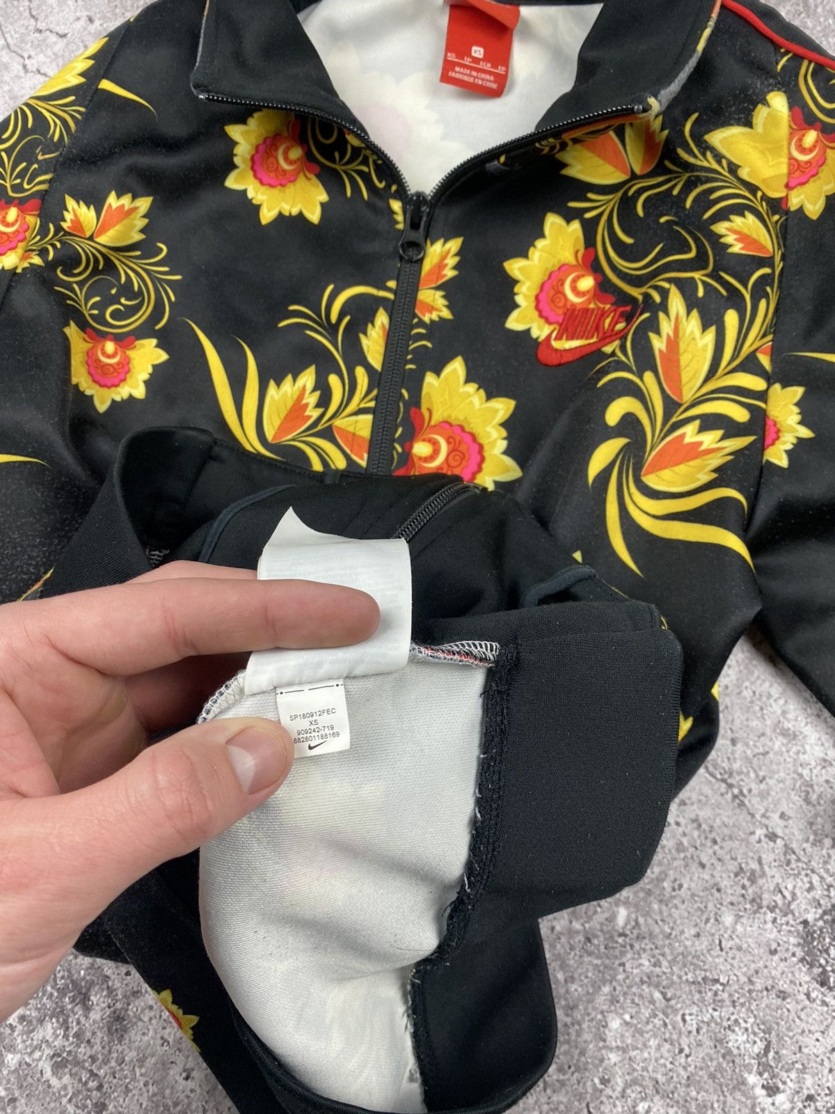 Japanese Brand × Nike × Vintage Nike Sportswear floral print track jacket Japan Y2K Size US S / EU 44-46 / 1 - 7 Thumbnail