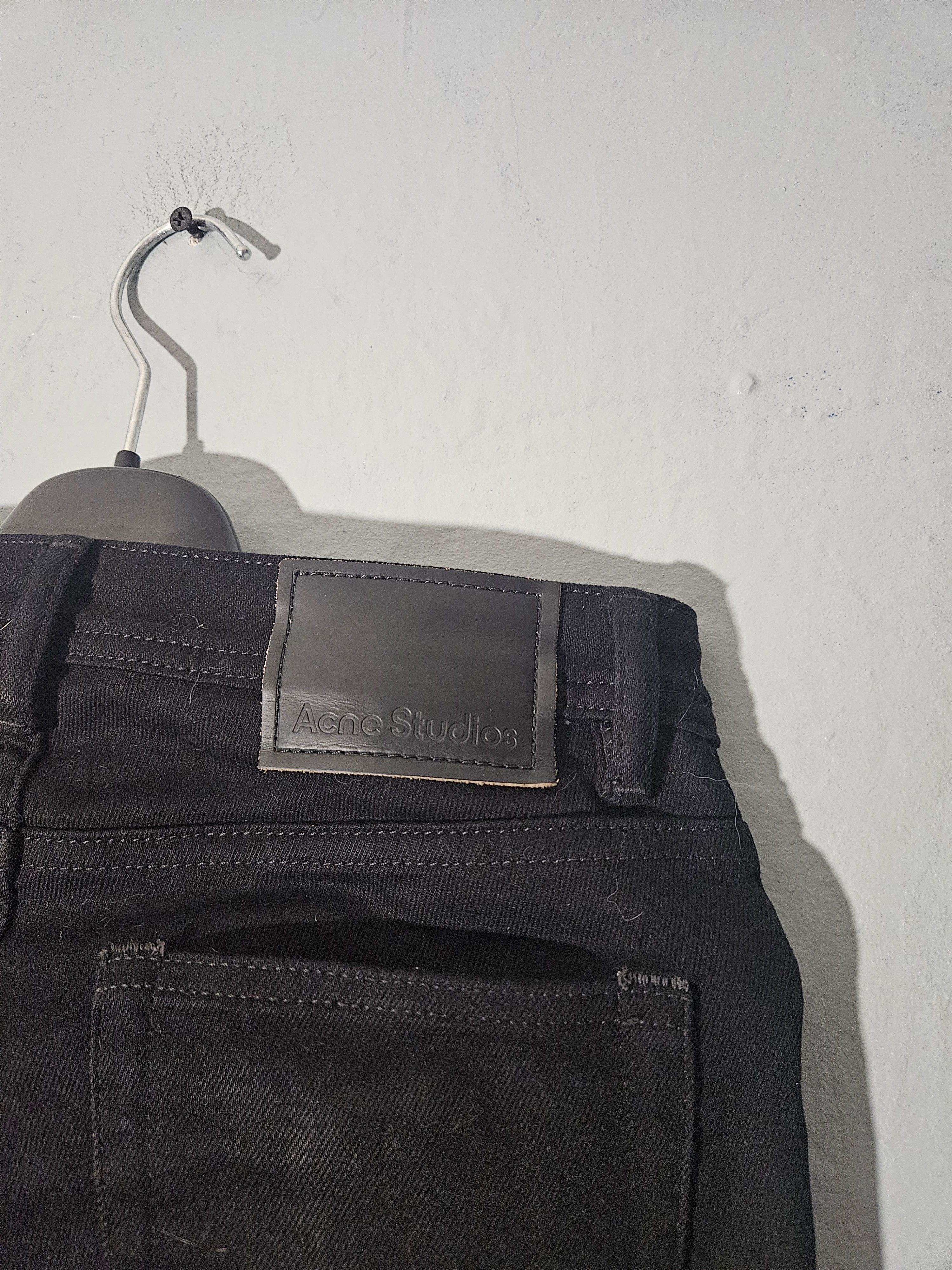Acne Studios Peg Blk Leather Back Patch Black Denim Jeans Size US 27 - 2 Thumbnail