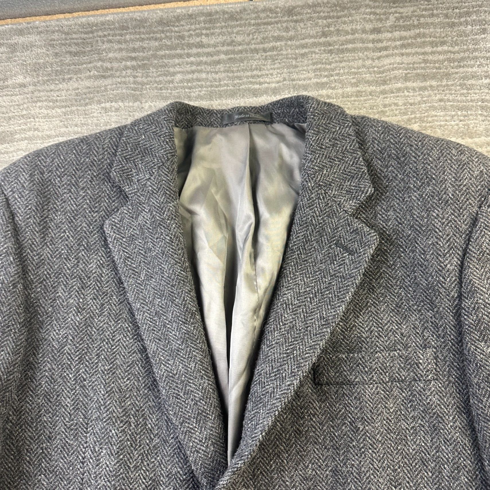 Ralph Lauren VINTAGE? No. Lauren Ralph Lauren Blazer Mens Large Gray Tweed Herringbone Notch Lapel 2 Button 4-Button Sleeve Regular Fit Size 42R - 5 Thumbnail
