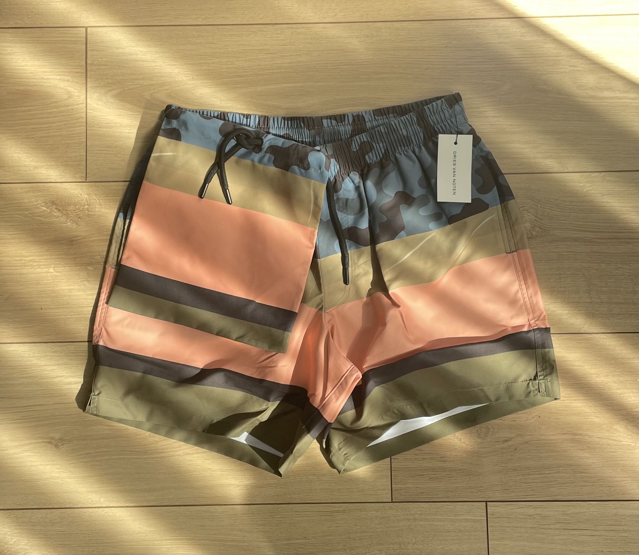 Dries Van Noten DRIES VAN NOTEN PRINTED CAMO NYLON BERMUDA SHORTS Size US 34 / EU 50 - 2 Thumbnail