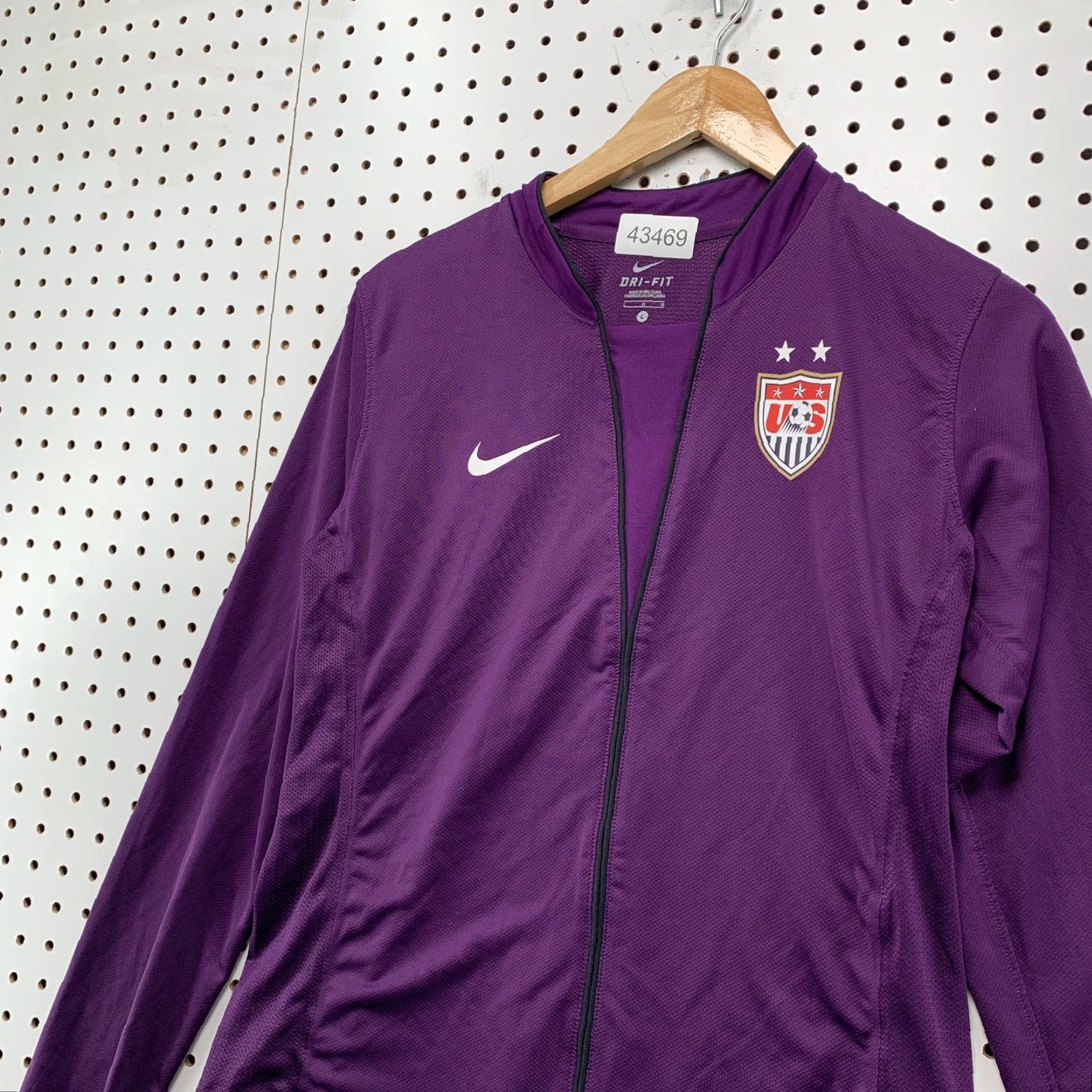 Nike **Nike USA Soccer Dri-FIT Women's Large Purple Zip-Up Jacket** User: **Nike USA Soccer Dri-FIT Purple Women's Large Zip-Up Jacket** Size L / US 10 / IT 46 - 3 Thumbnail