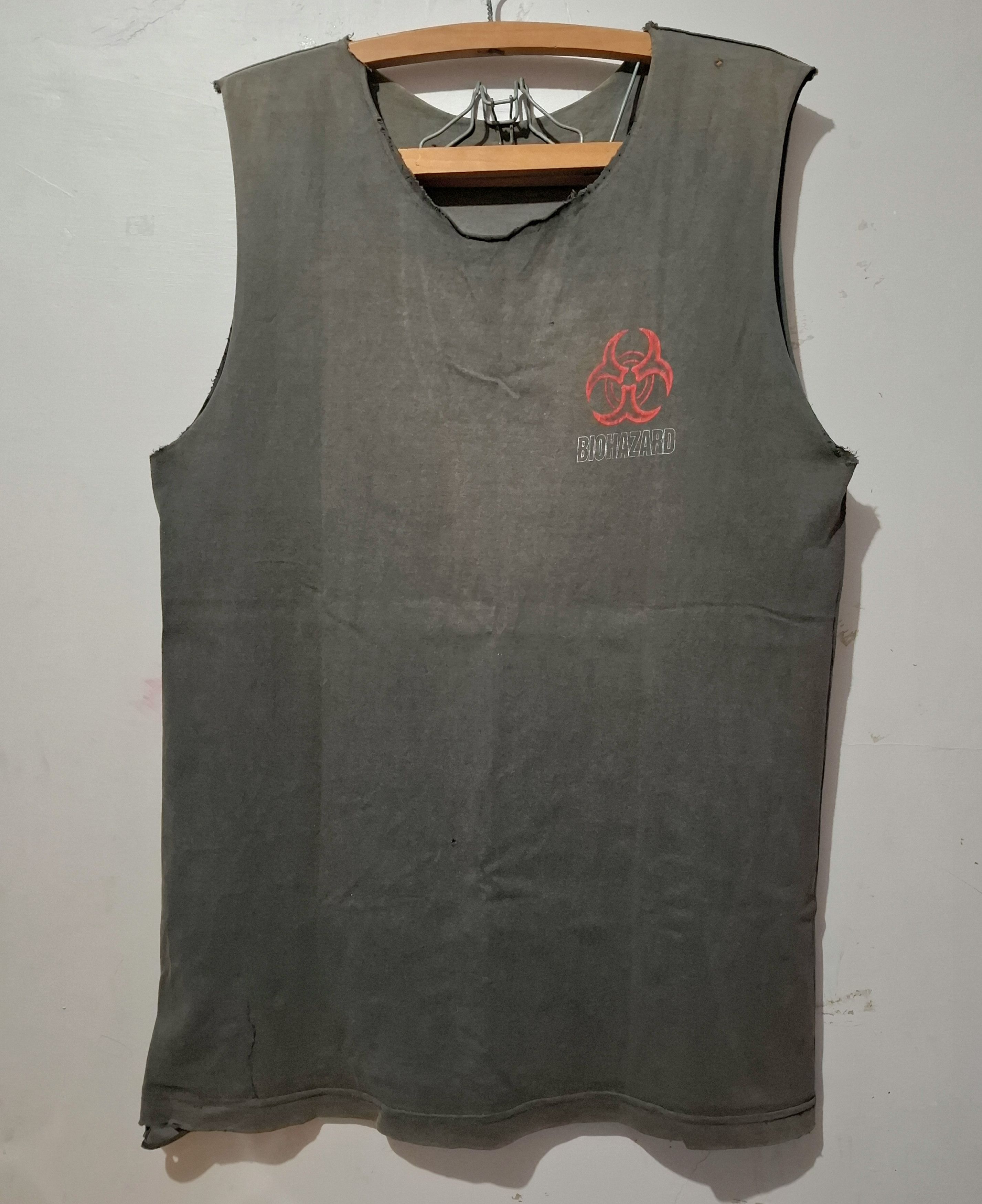 Band Tees × Vintage 90s Thrashed Biohazard tees Size US L / EU 52-54 / 3 - 1 Thumbnail