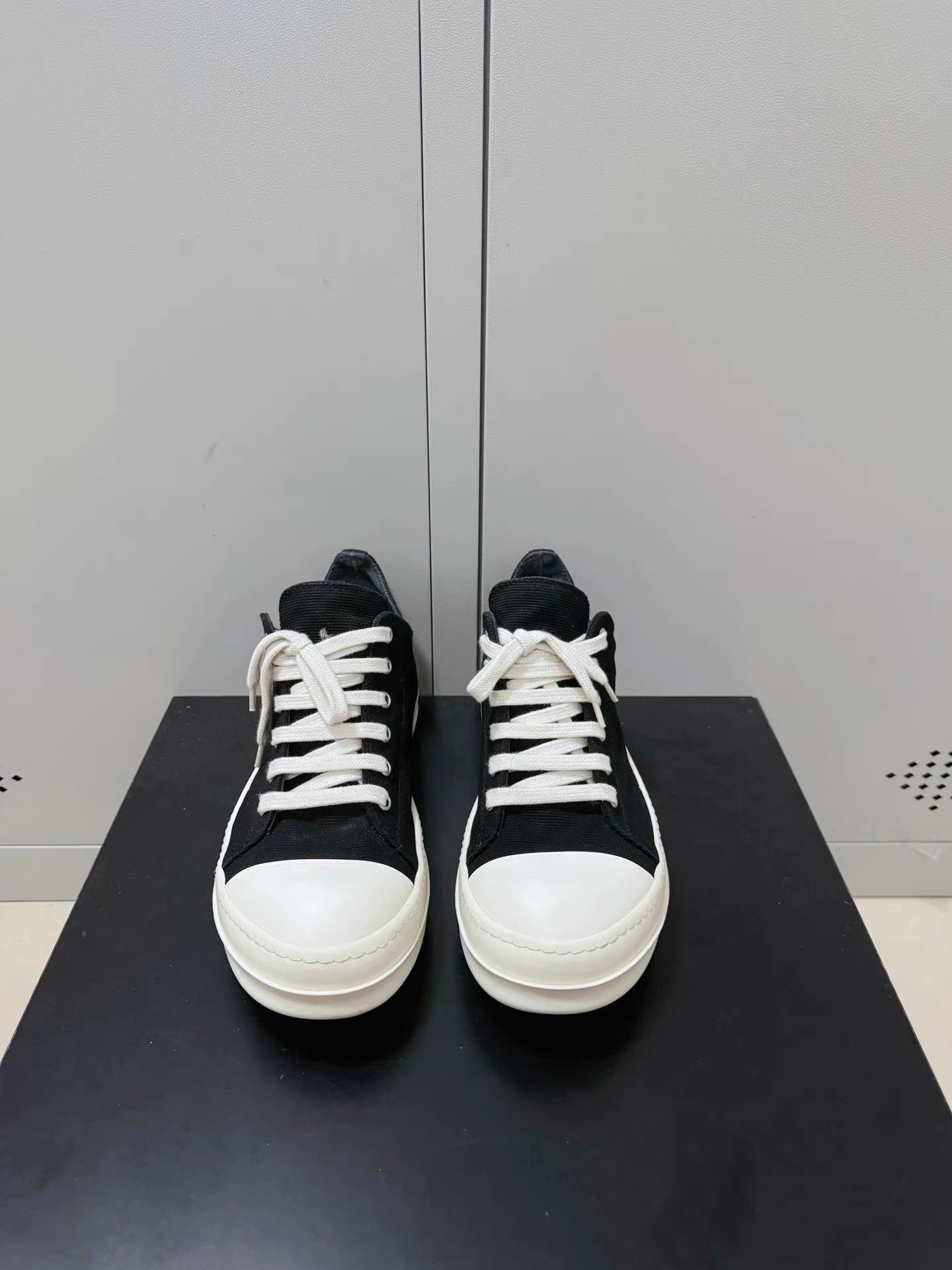 Rick Owens Drkshdw Rick Owens Drkshdw low-top Converse sneakers Size US 6 / EU 39 - 2 Thumbnail
