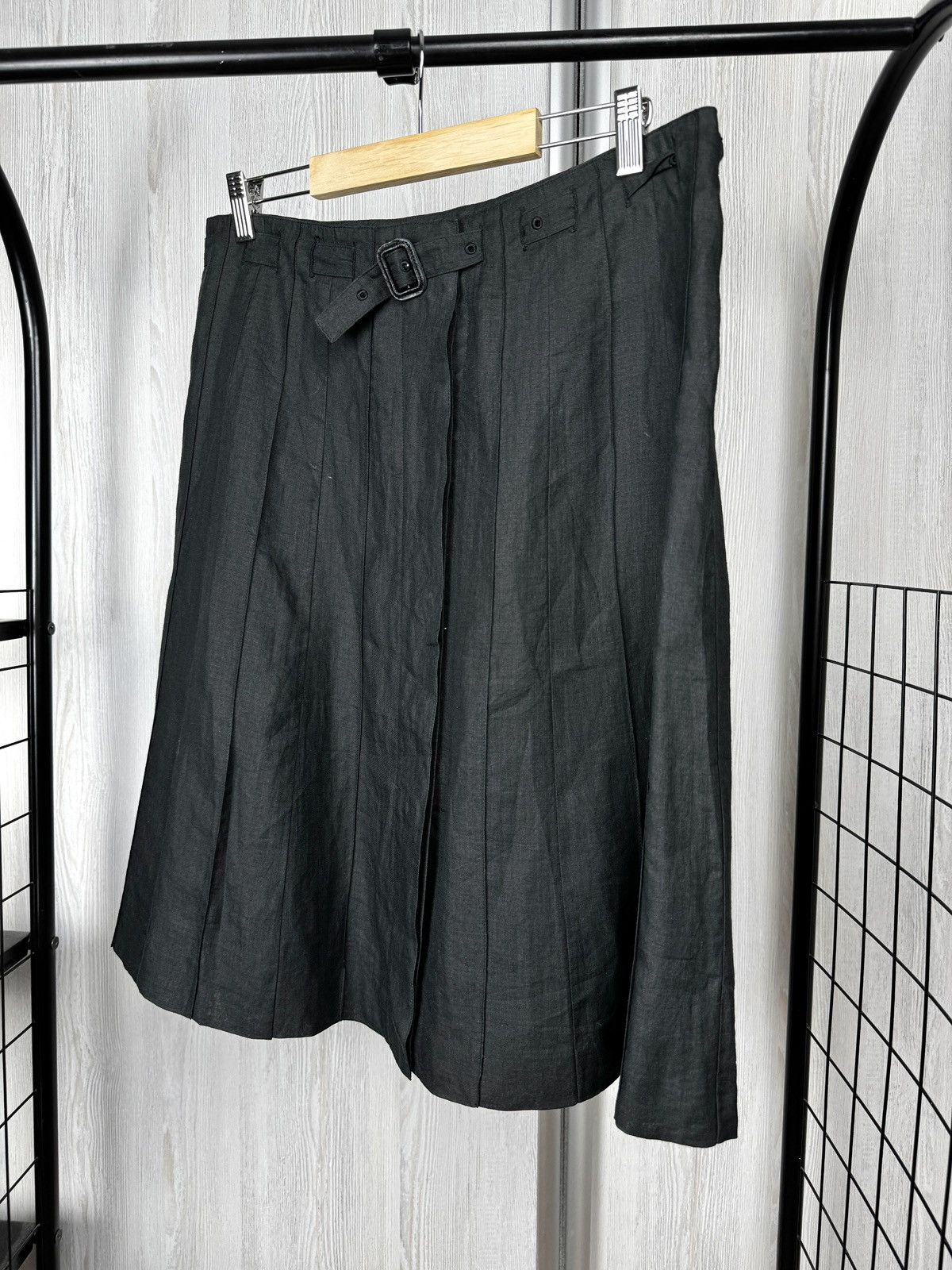 Burberry Burberry London 100% Bamboo fabric made in italy midi skirt Size 30" / US 8 / IT 44 - 4 Thumbnail