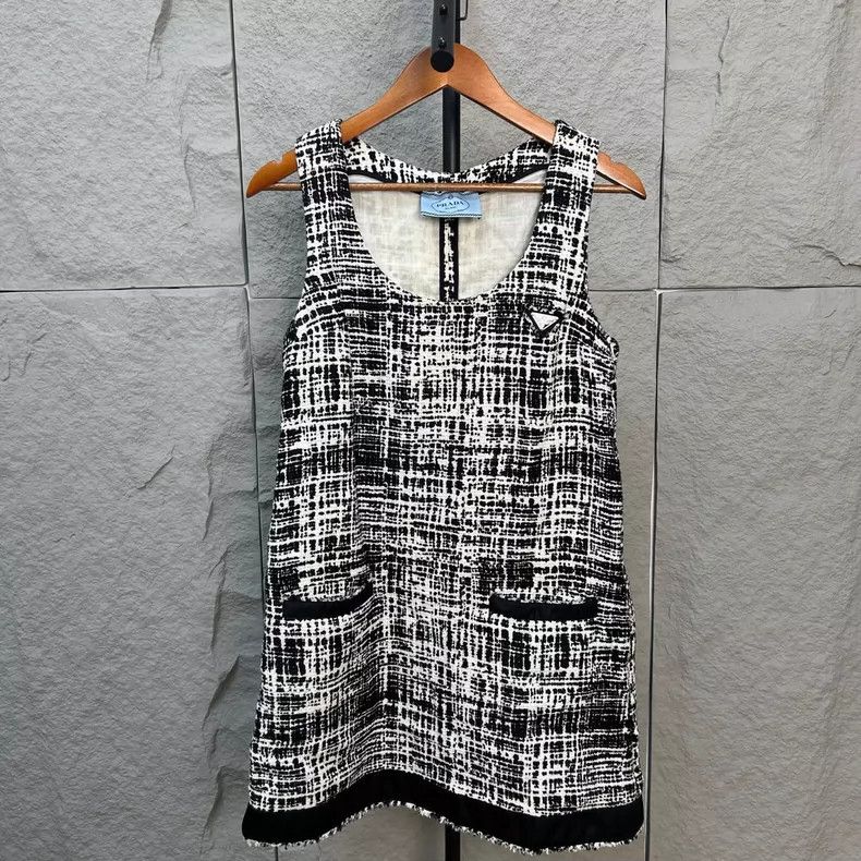 Prada Prada Sleeveless small fragrance dress Size M / US 6-8 / IT 42-44 - 1 Thumbnail