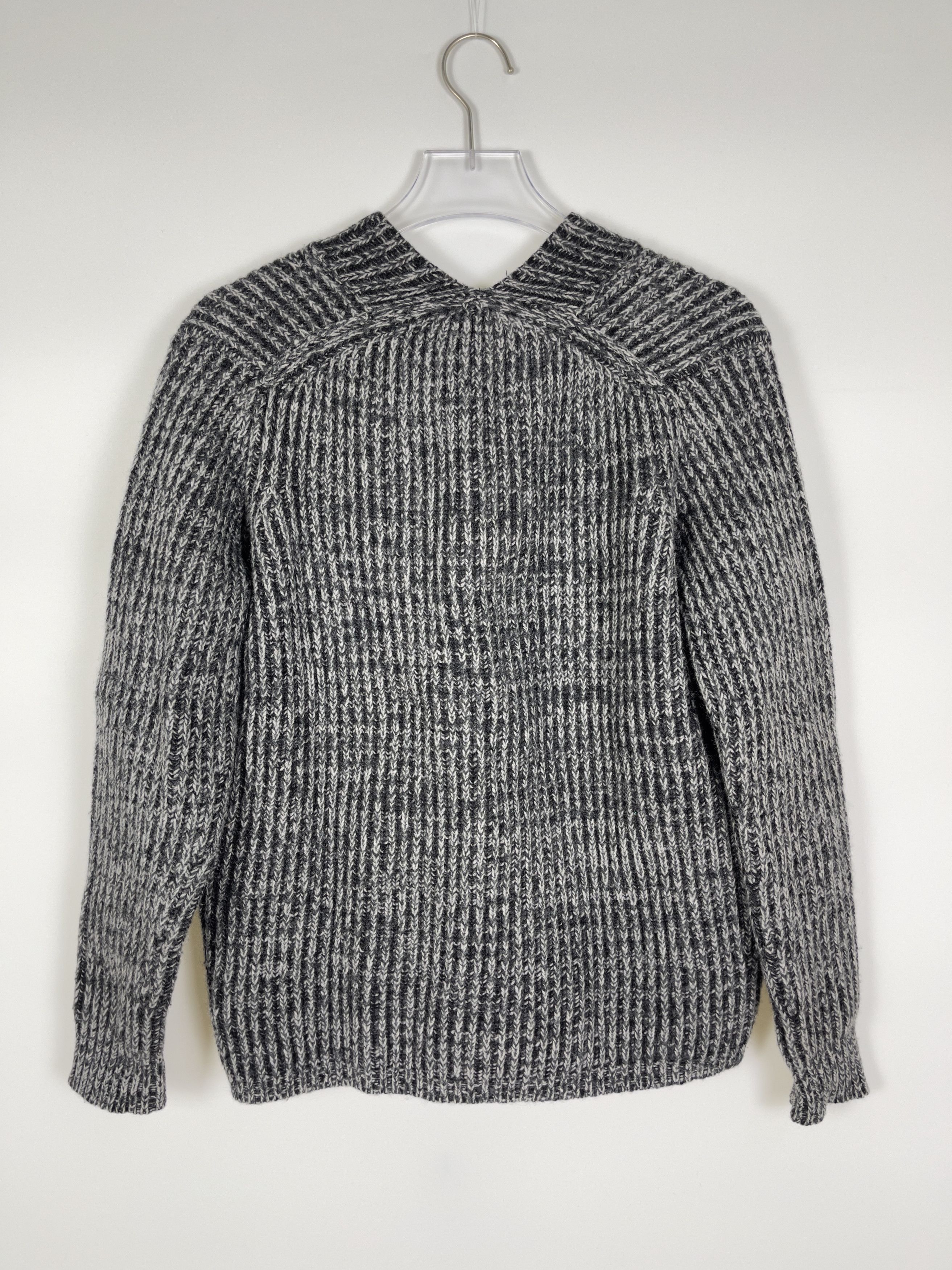 Acne Studios Acne Studios V-Neck Sweater Size US M / EU 48-50 / 2 - 2 Thumbnail