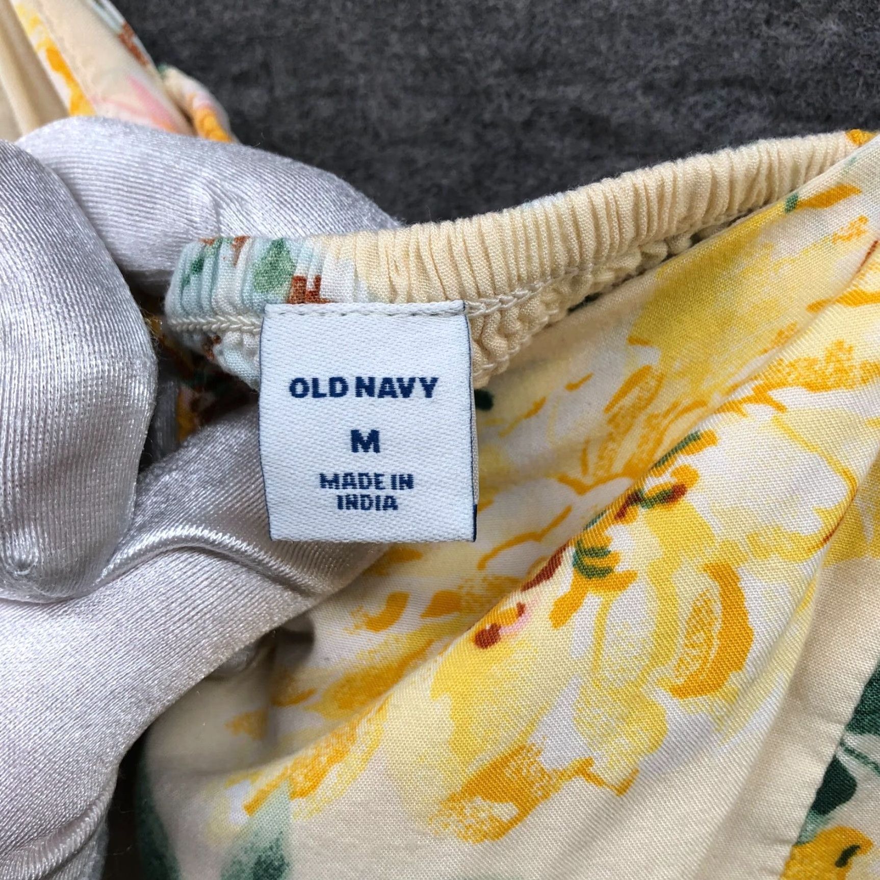 Old Navy VINTAGE Old Navy Floral Sleeveless Romper Women's M Yellow Rayon Smocked Wide-Leg Casual Size 32" / US 10 / IT 46 - 7 Thumbnail