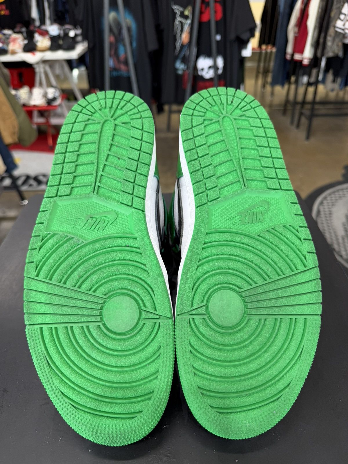 Jordan Brand Air Jordan 1 High Lucky Green Size 9 (2023) Size US 9 / EU 42 - 9 Thumbnail