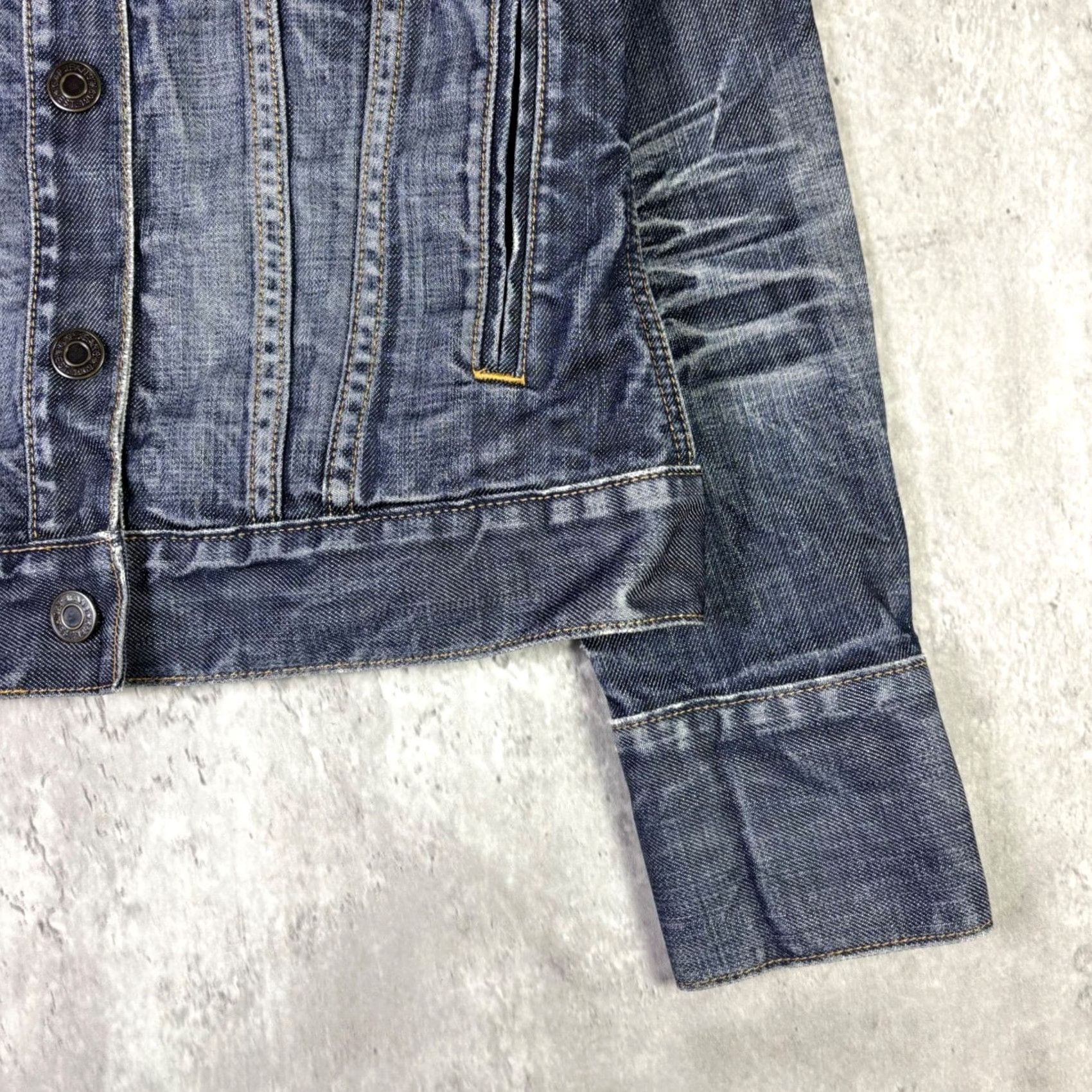 Gap Gap Denim Jacket Womens XS Dark Wash Distressed Trucker Jean Jacket Blue Y2K Denim Jacket Womens XS Blue Distressed Jeans Jacket Short Jacket Button Size 26" / US 2 / IT 38 - 7 Thumbnail