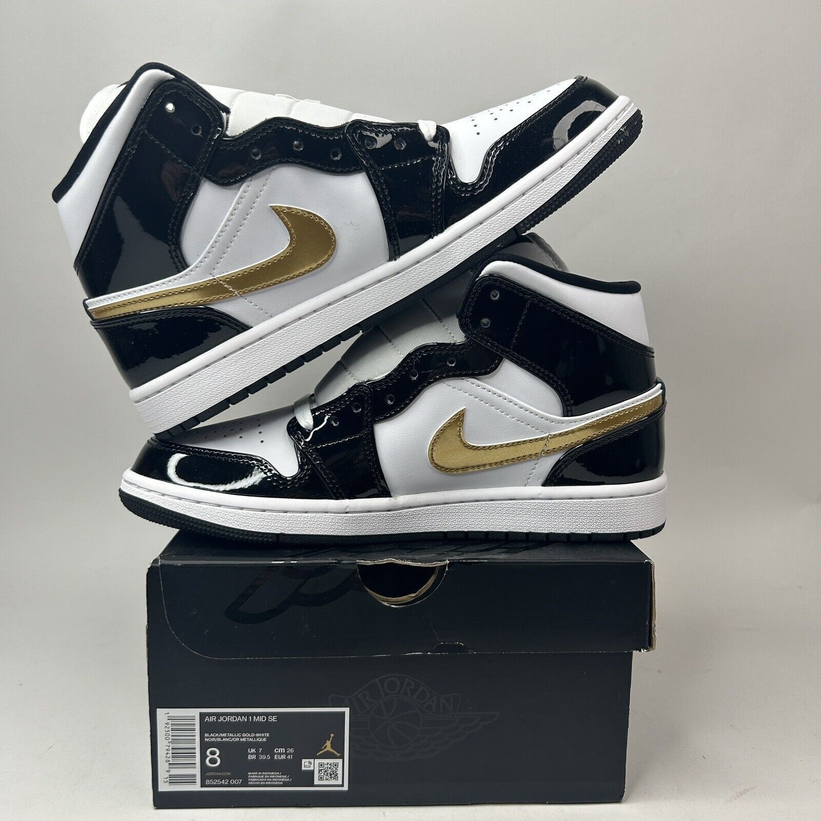Jordan Brand Nike Air Jordan 1 Mid SE “Patent Black Metallic Gold” 2023 Size US 8 / EU 41 - 3 Thumbnail