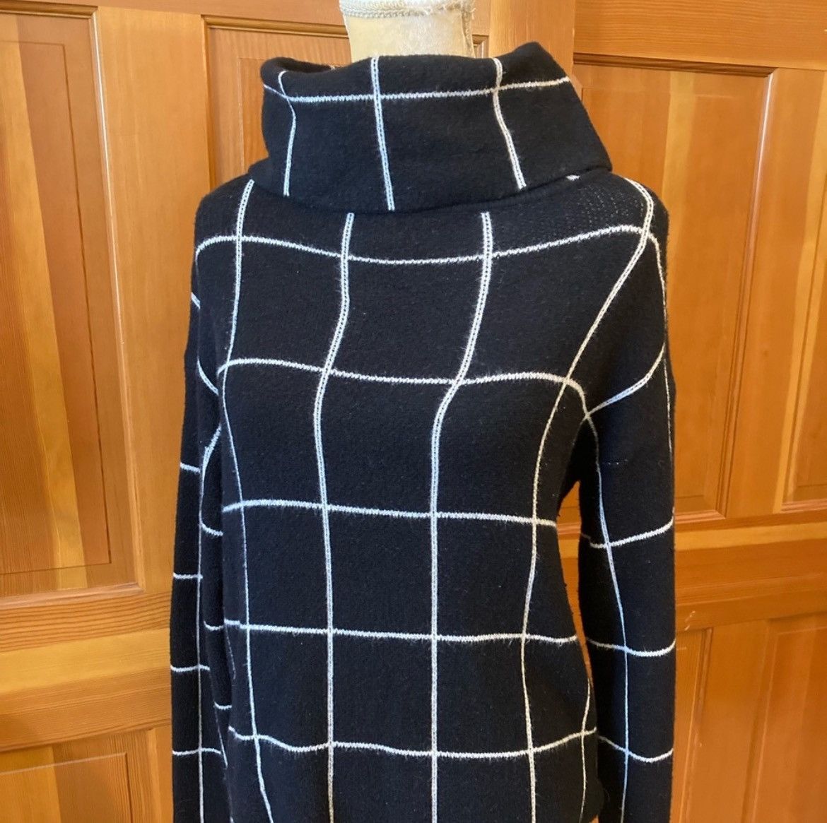 Designer × Other NWT, Lavishly Paris Women's Black Turtleneck Sweater. Size S / US 4 / IT 40 - 4 Thumbnail