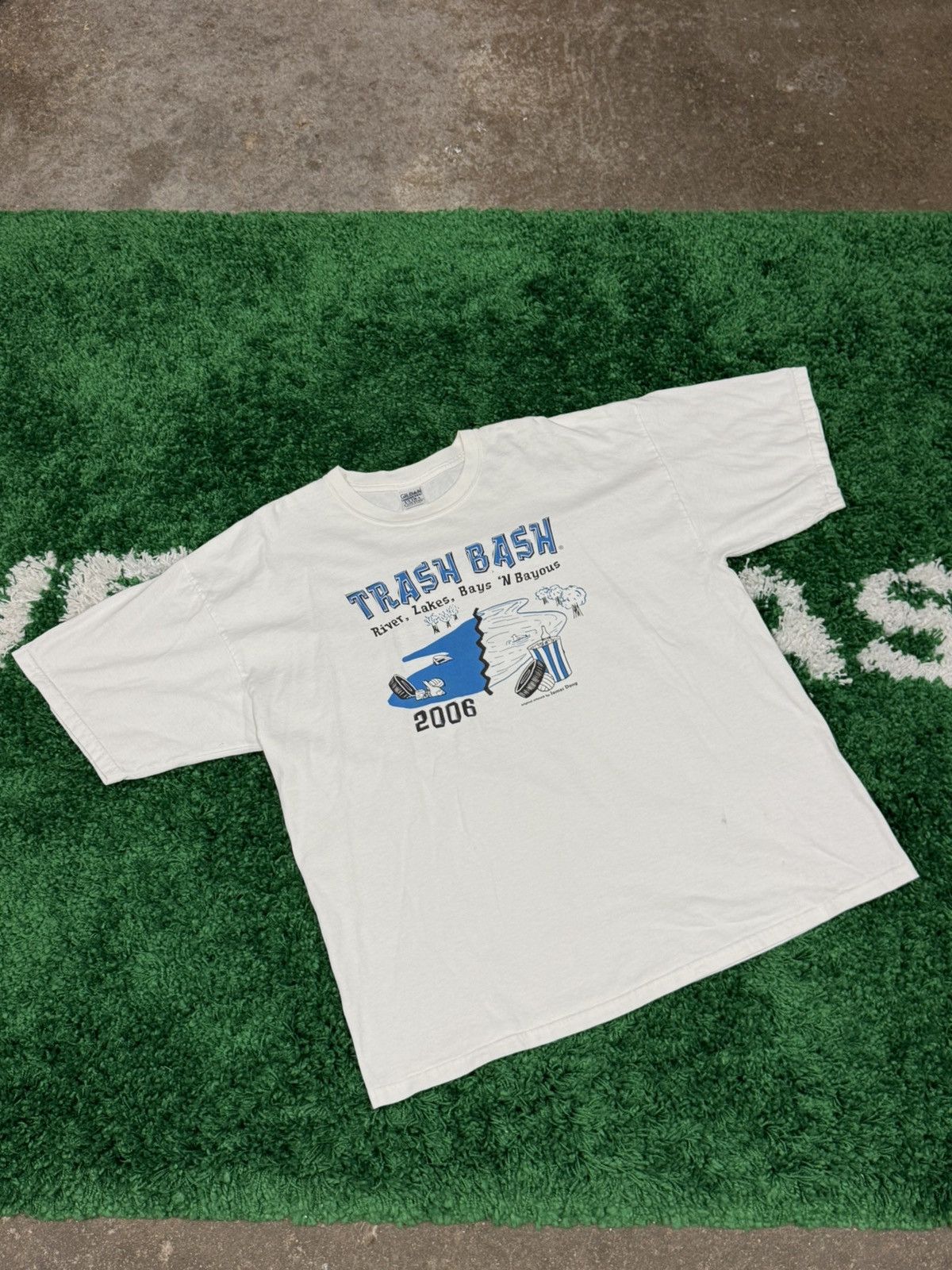 Vintage Vintage Gildan Trash Bash 2XL White Cartoon Logo Tee XXL Size US XXL / EU 58 / 5 - 1 Thumbnail