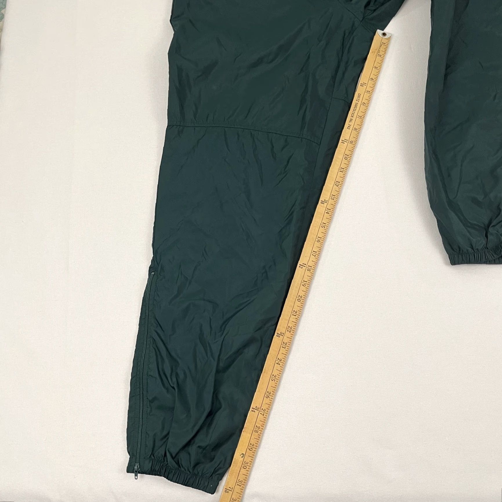 Nike VINTAGE Nike Windbreaker Track Pants Men XL Forest Green Tapered Ankle Zip Y2K 32" Inseam Pockets 90s Outdoor Classic Nike Air Pants Mens XL Green Size US 36 / EU 52 - 5 Thumbnail