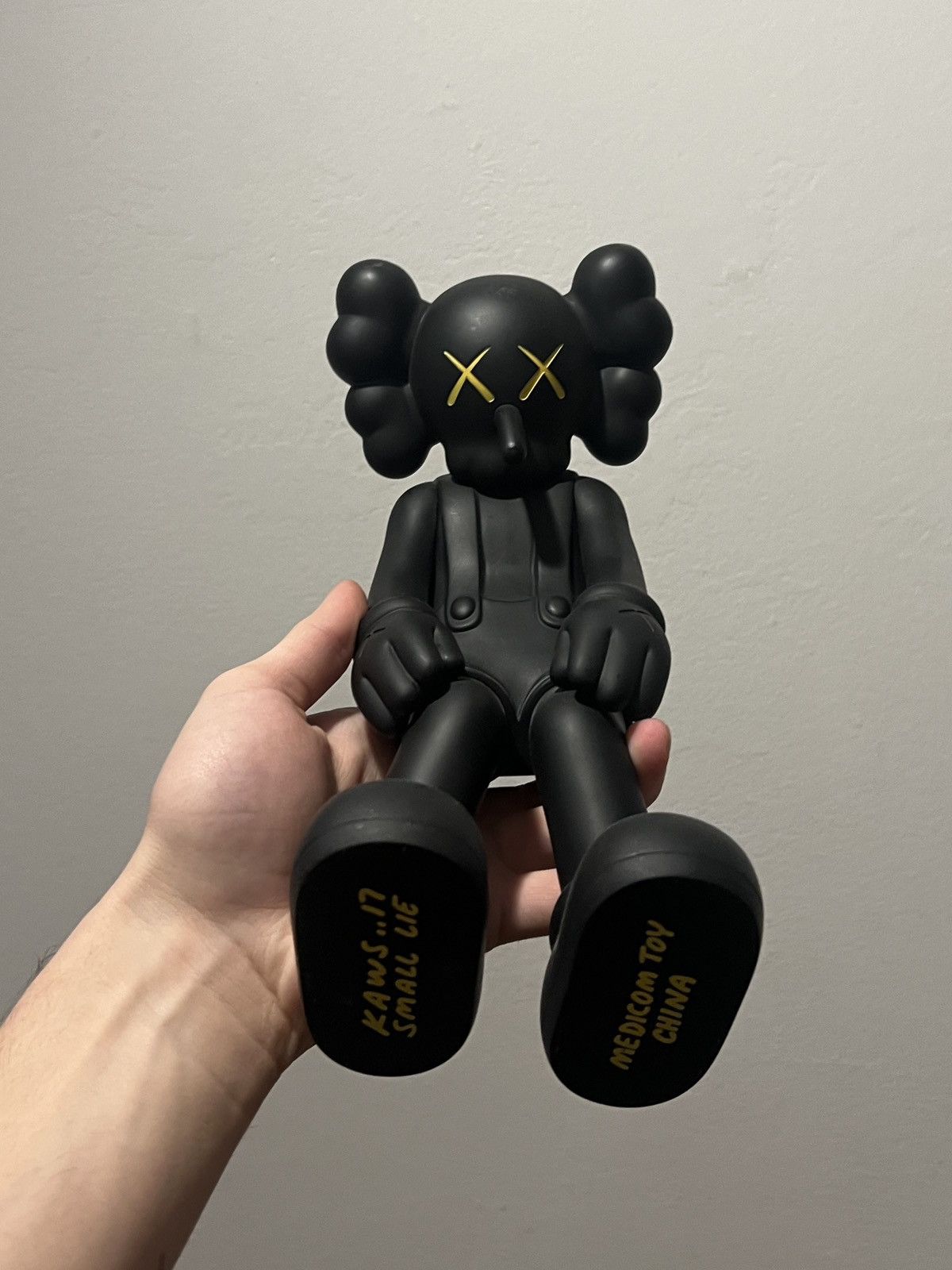 Kaws Kaws Small Lie Black Size ONE SIZE - 2 Thumbnail