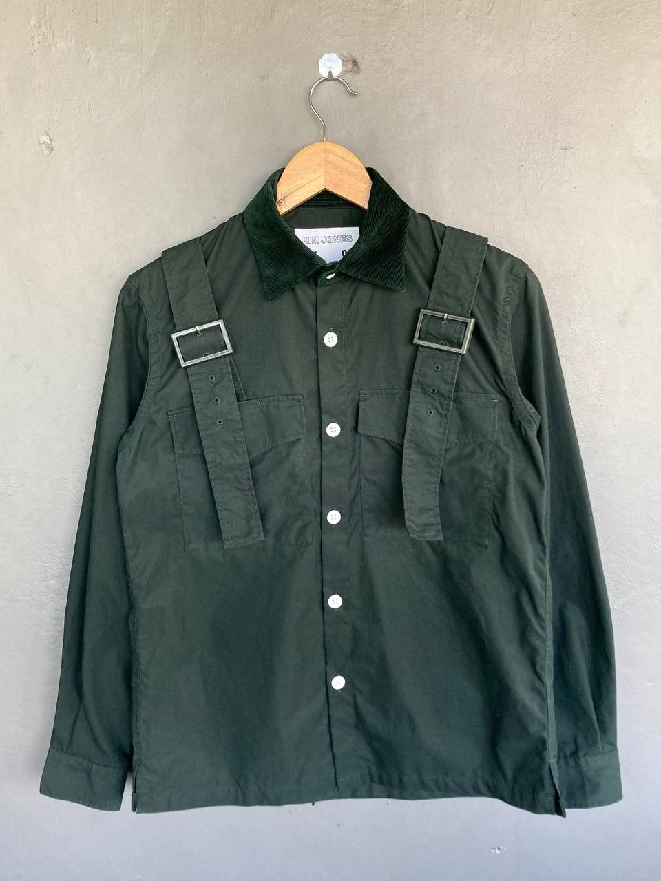 image of Aw18 Kim Jones X Gu Military Strap Buttoned Shirt in Miltary Green, Men's (Size Small)