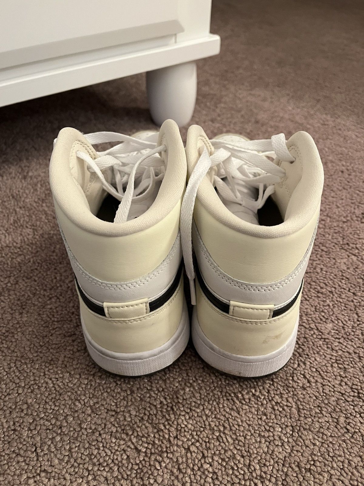 Nike Nike Air Jordan 1 Mids Size US 9 / IT 39 - 2 Thumbnail