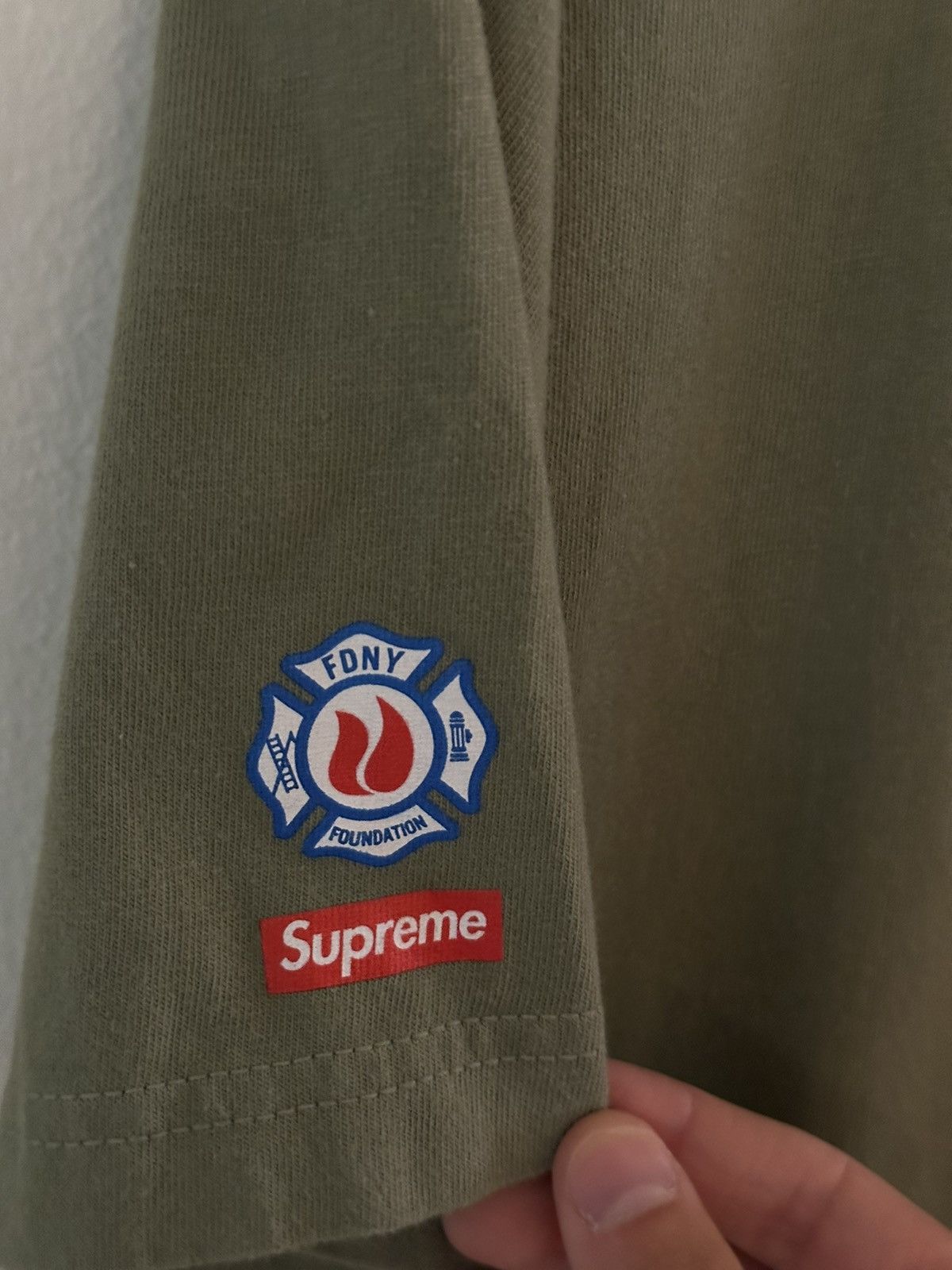 Supreme Supreme FDNY Engine 9 Chinatown Tee Size US L / EU 52-54 / 3 - 4 Thumbnail