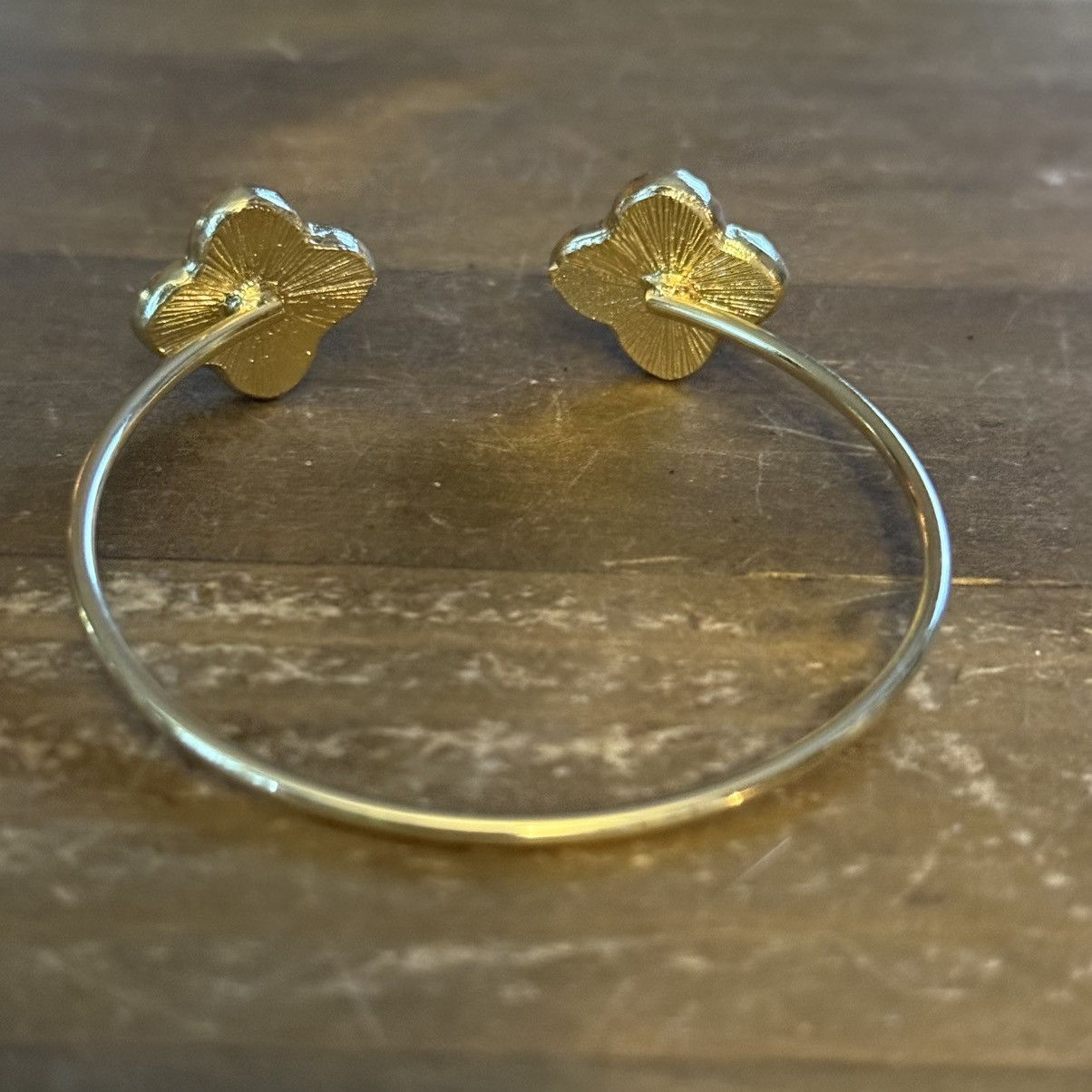 Other Gold tone pink clover open cuff bangle bracelet Size ONE SIZE - 5 Thumbnail