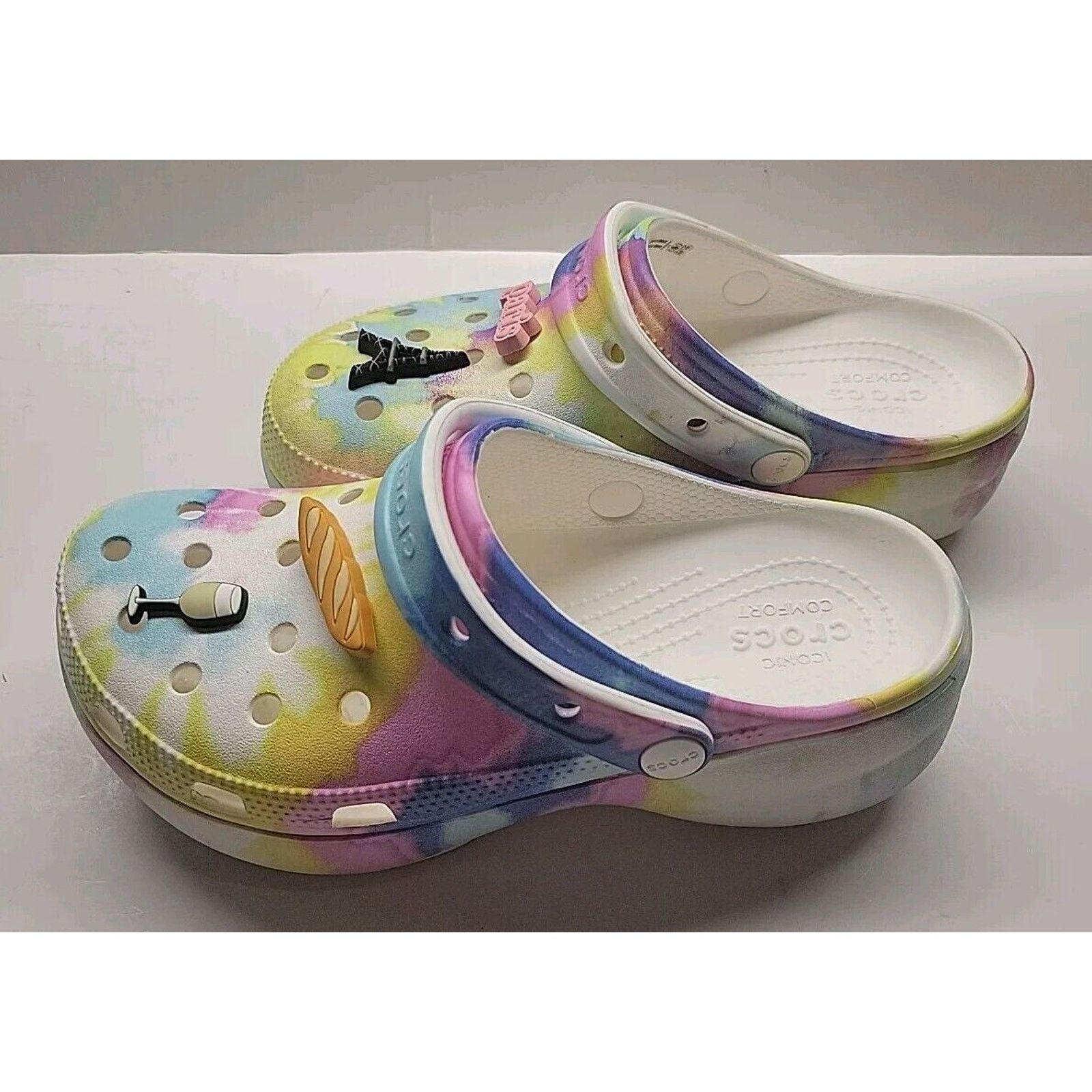 Crocs Crocs Classic Iconic Comfort Tie Dye Clogs Sz 7 Paris Charms Size US 7 / IT 37 - 7 Thumbnail