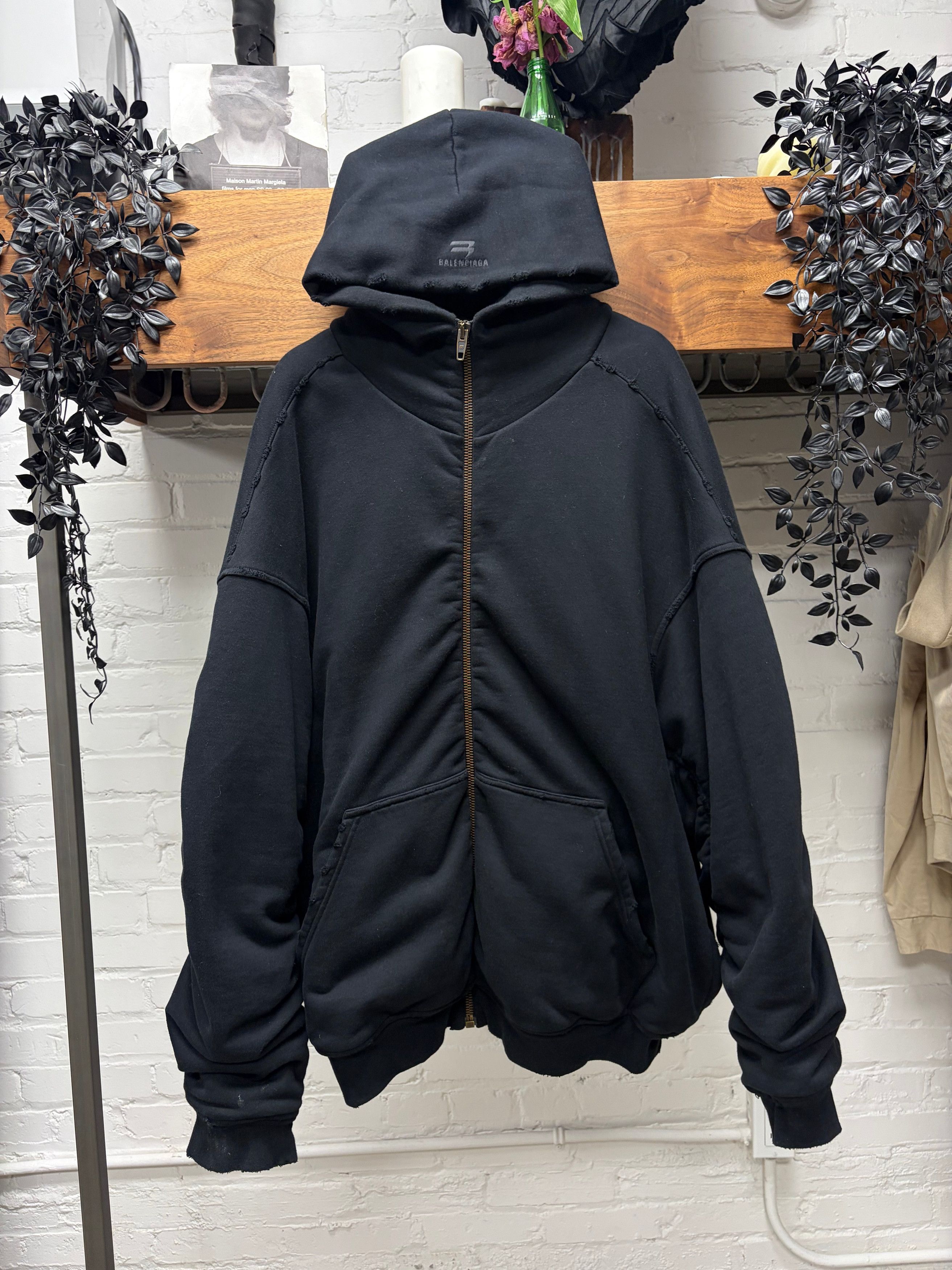 Balenciaga SS2023 Balenciaga 'Caps' Destroyed 'Sporty B Logo