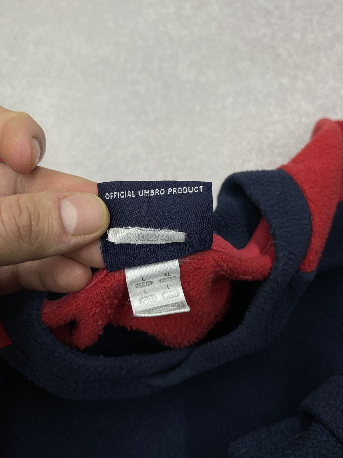 Umbro × Vintage Vintage Umbro Fleece Crew Neck Sweatshirt Navy Y2K Size US L / EU 52-54 / 3 - 7 Thumbnail