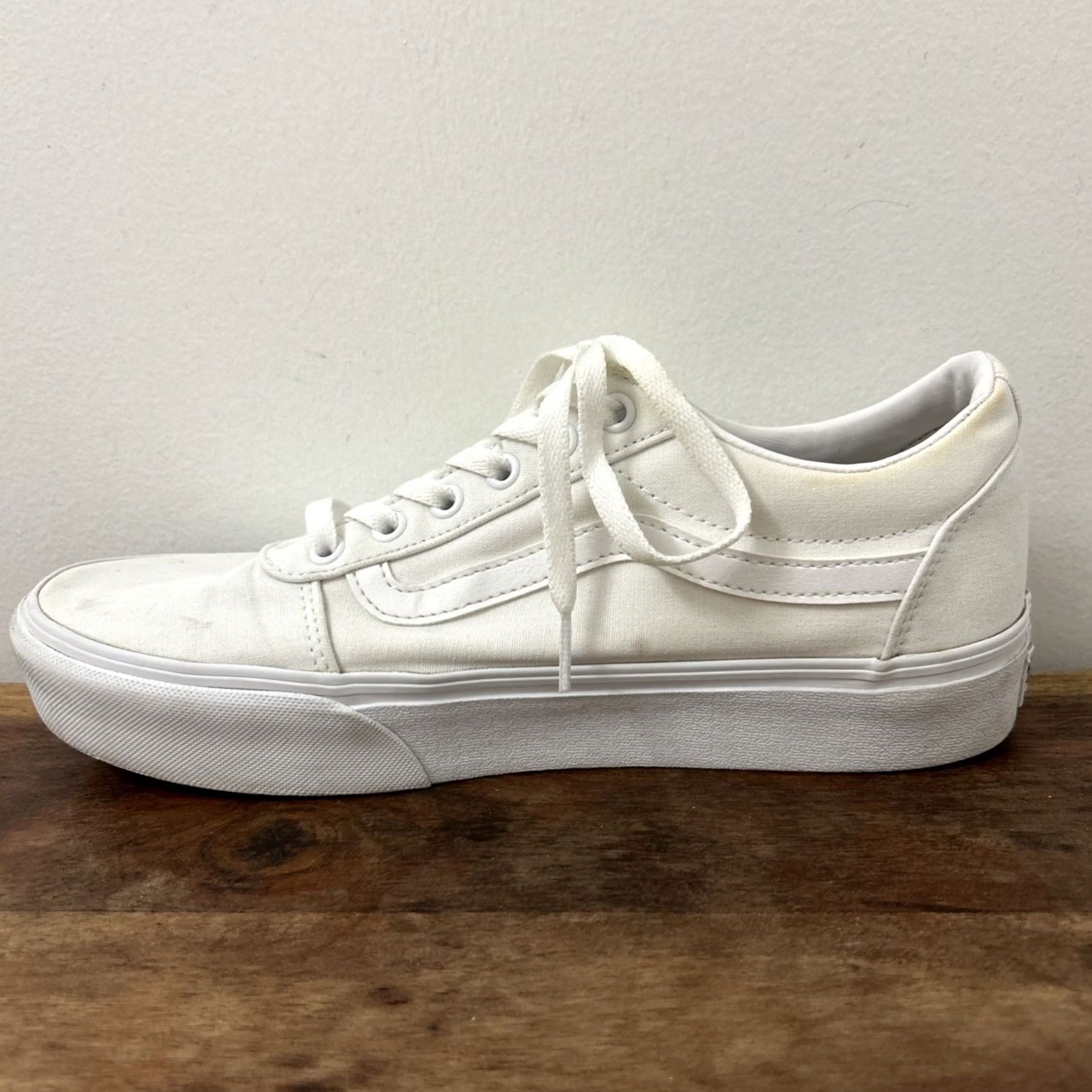 Vans VANS Old Skool Sneaker Womens Size 11 White Canvas Skateboard Shoe 721356 Size US 9 / IT 39 - 7 Thumbnail