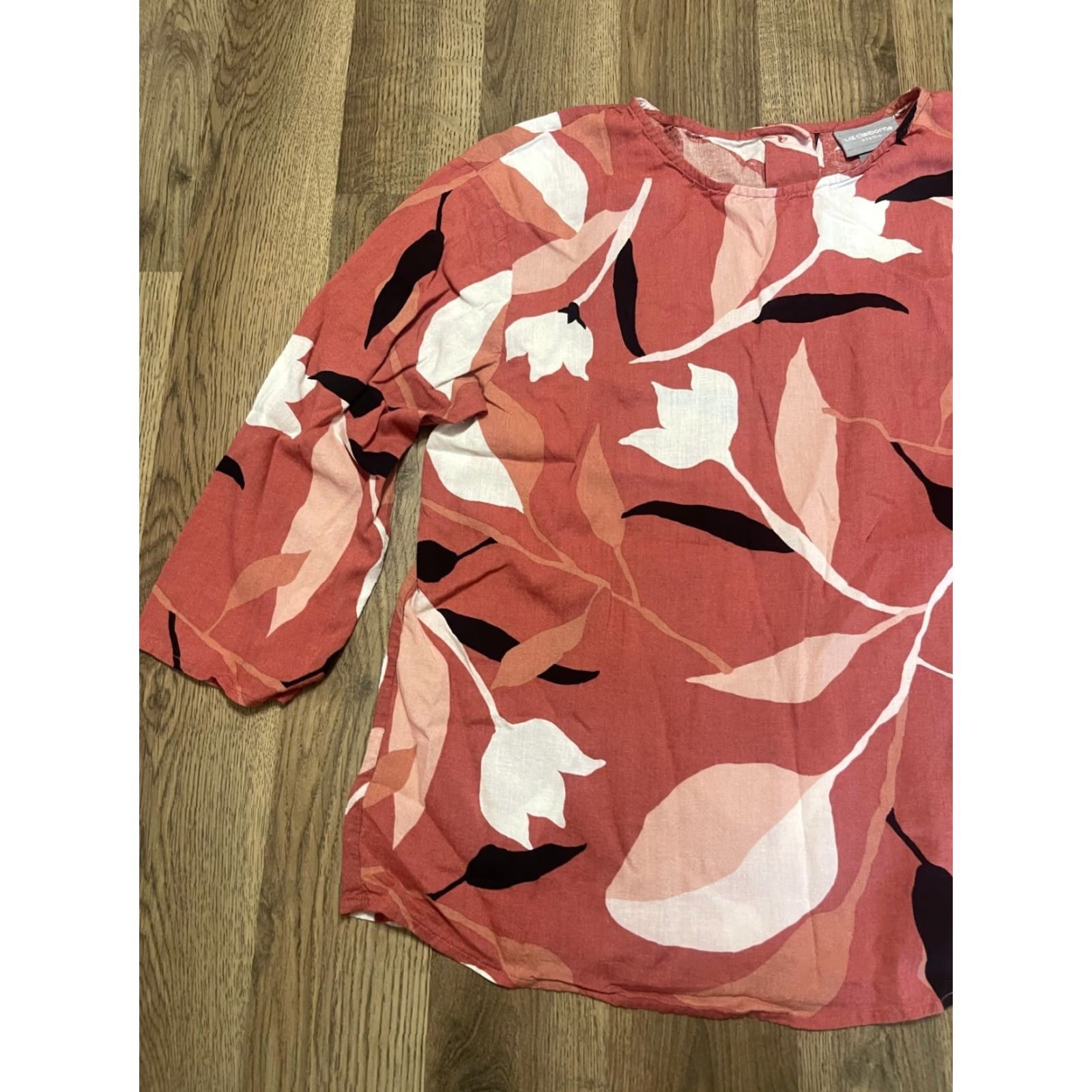 Liz Claiborne Liz Claiborne Shirt Womens Small 3/4 Sleeve Multicolor Pink White Black Colorful Casual T-Shirt Size S / US 4 / IT 40 - 3 Thumbnail