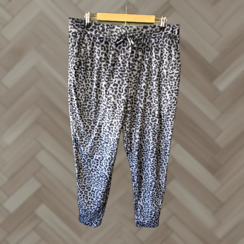Vintage **32 Degrees Womens Gray Leopard Print Fleece Sweatpants XL** User: **32 Degrees Womens Gray Leopard Print Fleece Sweatpants Size XL NWT** Size 40" / US 18 - 1 Thumbnail