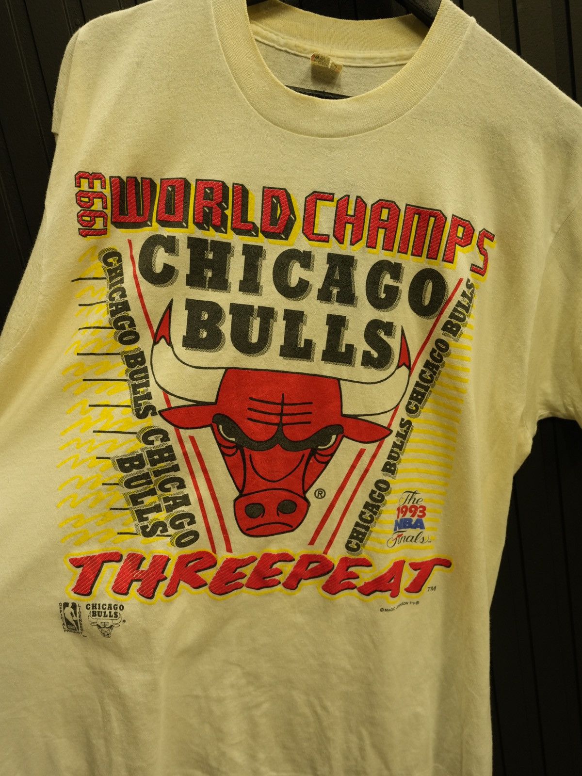 NBA × Vintage Vintage Chicago Bulls 1993 World Champs Three Peat Tee Size US XL / EU 56 / 4 - 3 Thumbnail