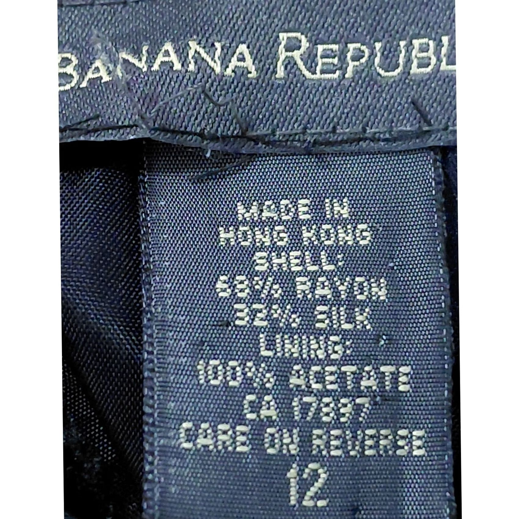 Banana Republic Banana Republic Black Rayon Silk Sleeveless Top Circle Crew Neck Women Size 12 Blouse Casual Workwear Button Handwash? Dry Clean Only Size XL / US 12-14 / IT 48-50 - 4 Thumbnail
