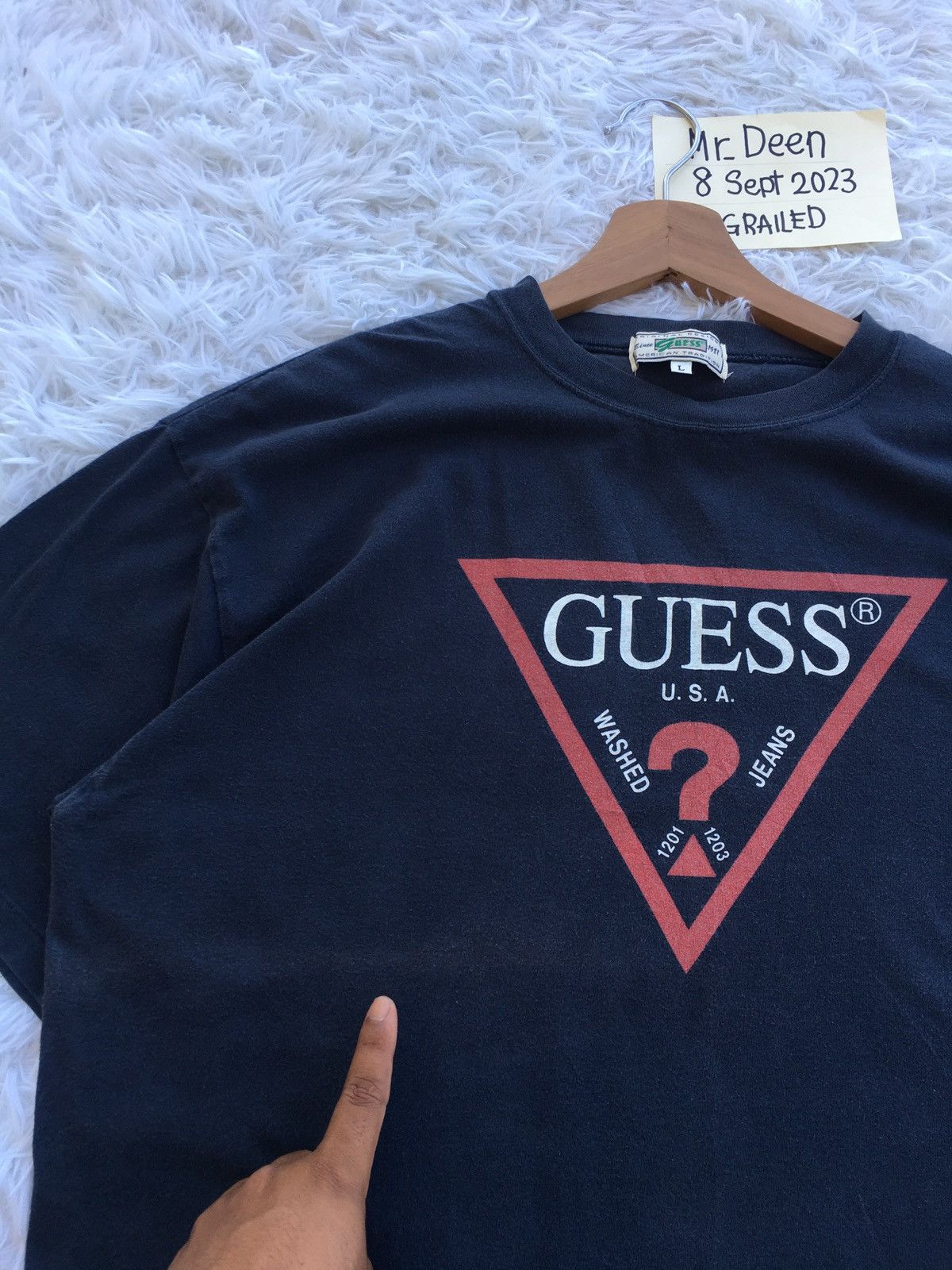 Guess Rare Vintage 90s Guess Big Logo Tshirt Size US L / EU 52-54 / 3 - 11 Thumbnail
