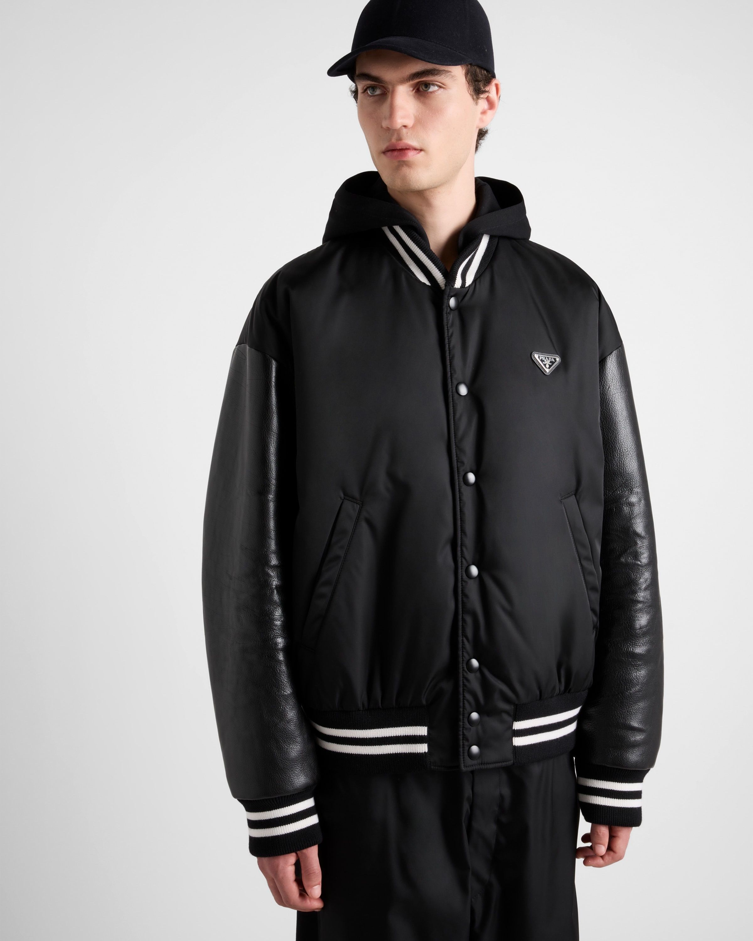 Prada o1la1rc1a0925 Oversized Re-Nylon Bomber Jacket in Black Size US M / EU 48-50 / 2 - 3 Thumbnail