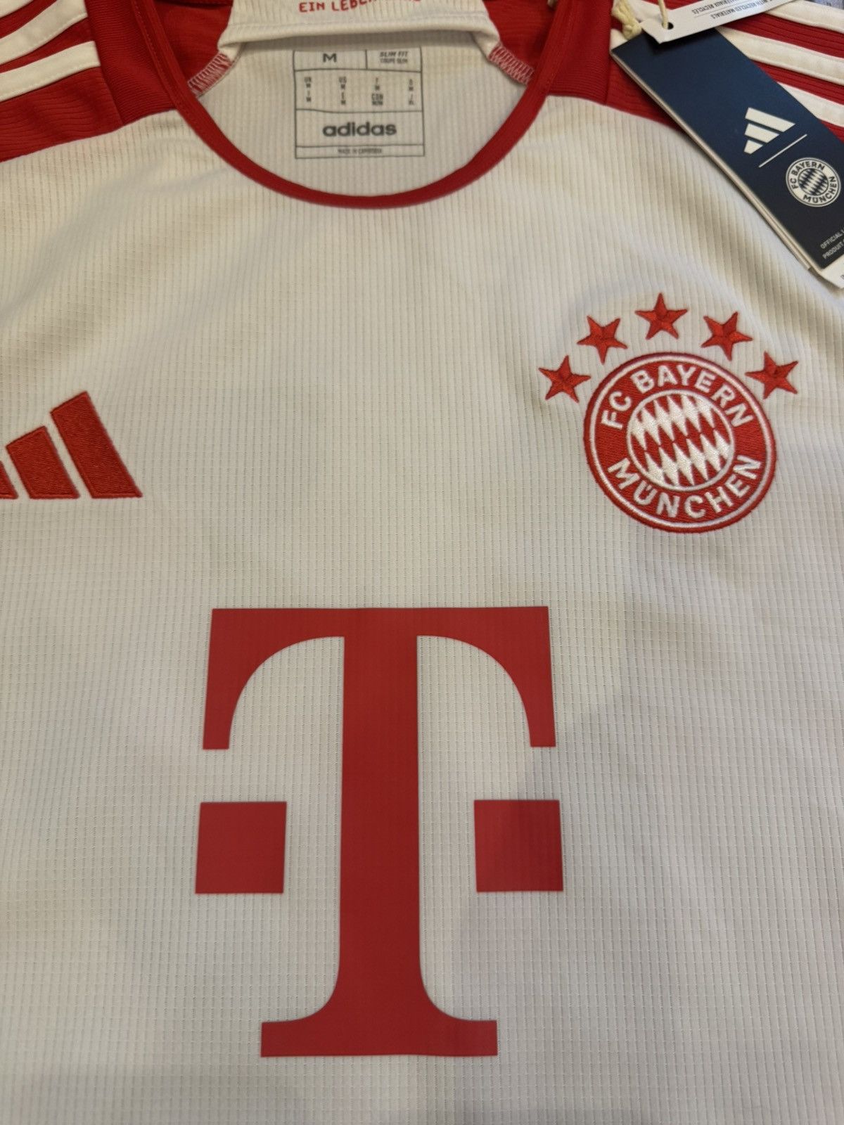 Adidas BAYERN MUNICH 2023 2024 HOME FOOTBALL SOCCER JERSEY SIZE M Size US M / EU 48-50 / 2 - 5 Thumbnail